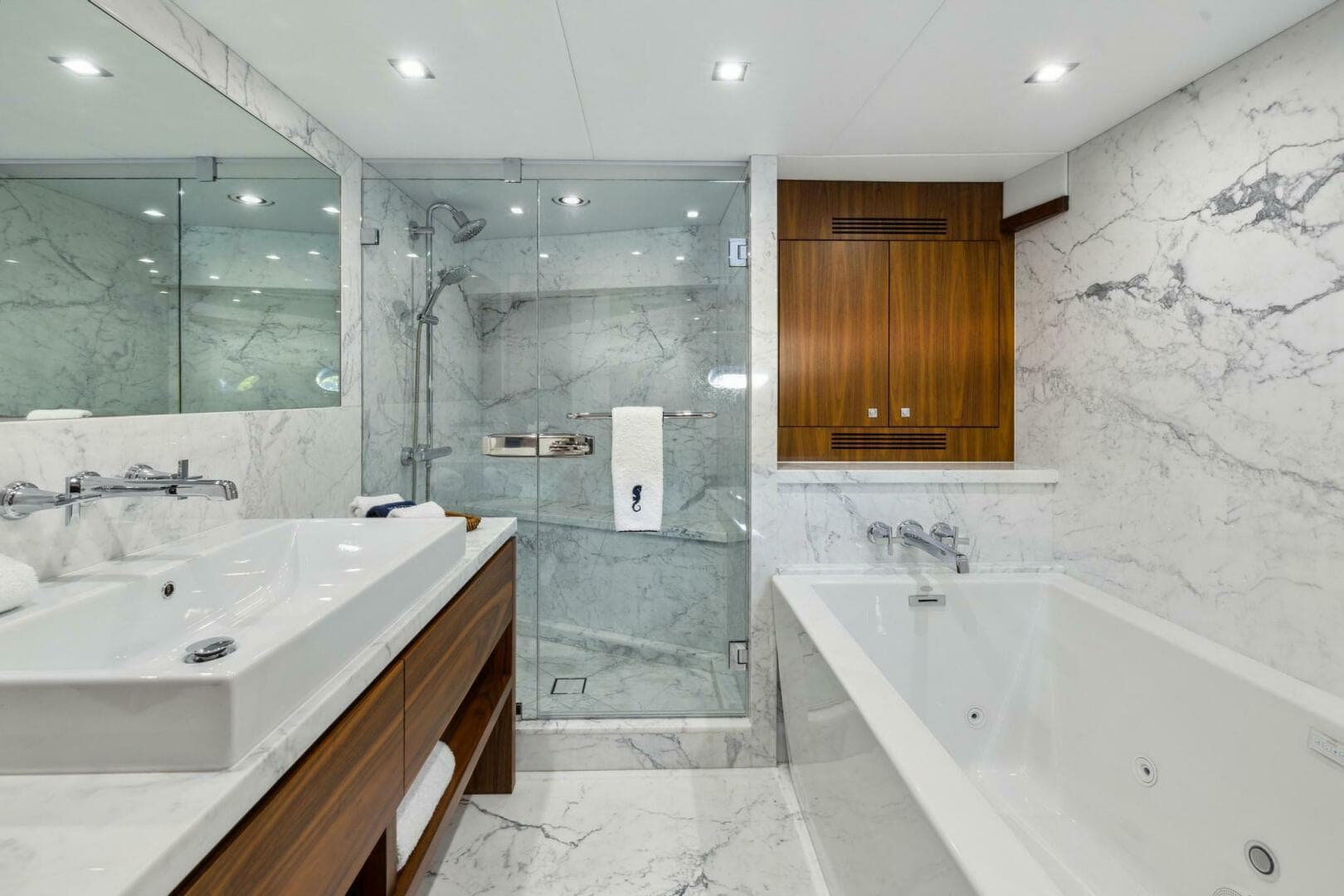 2011 Sunseeker 34M — photo 16