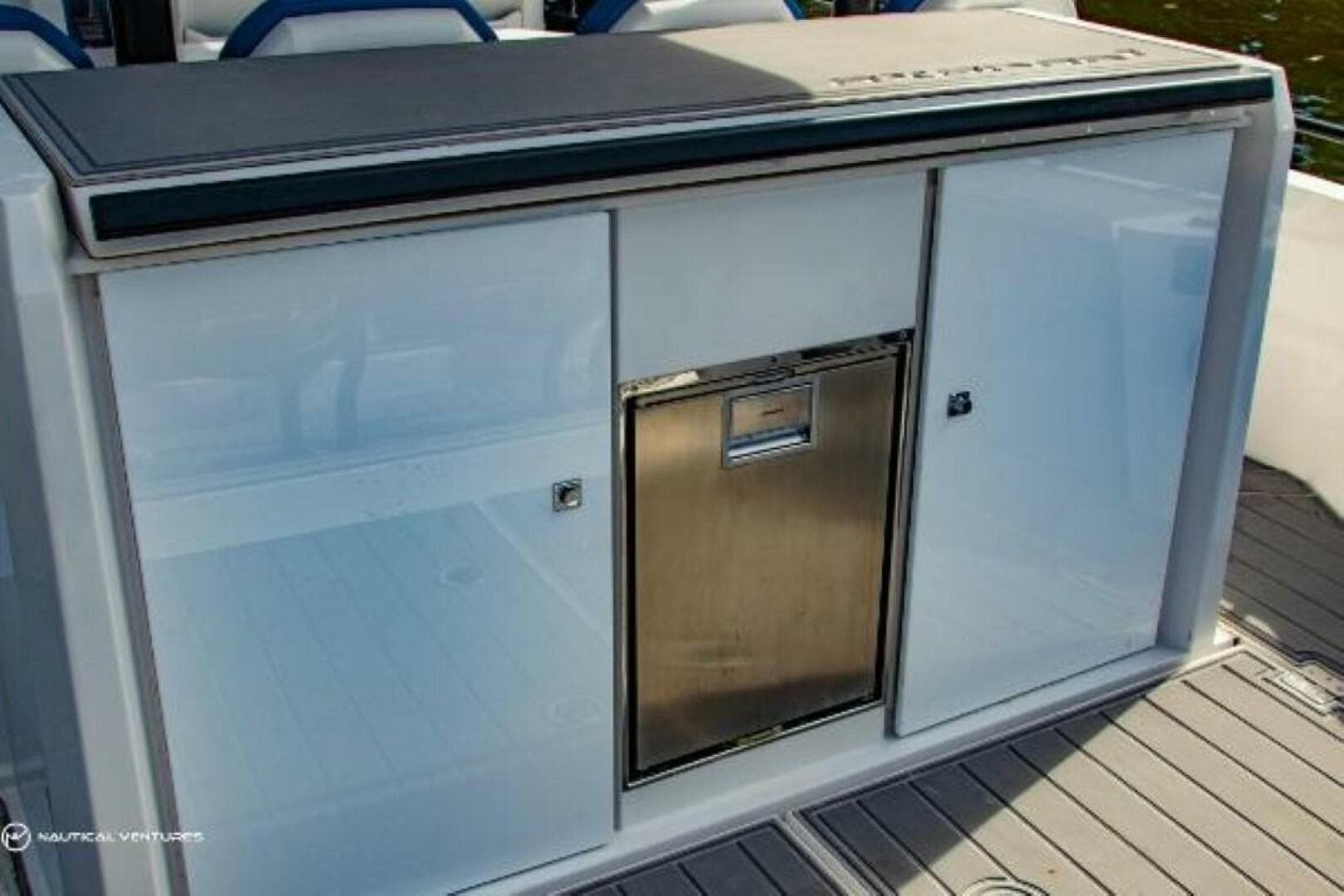 2019 Axopar 37 Sun Top — photo 15