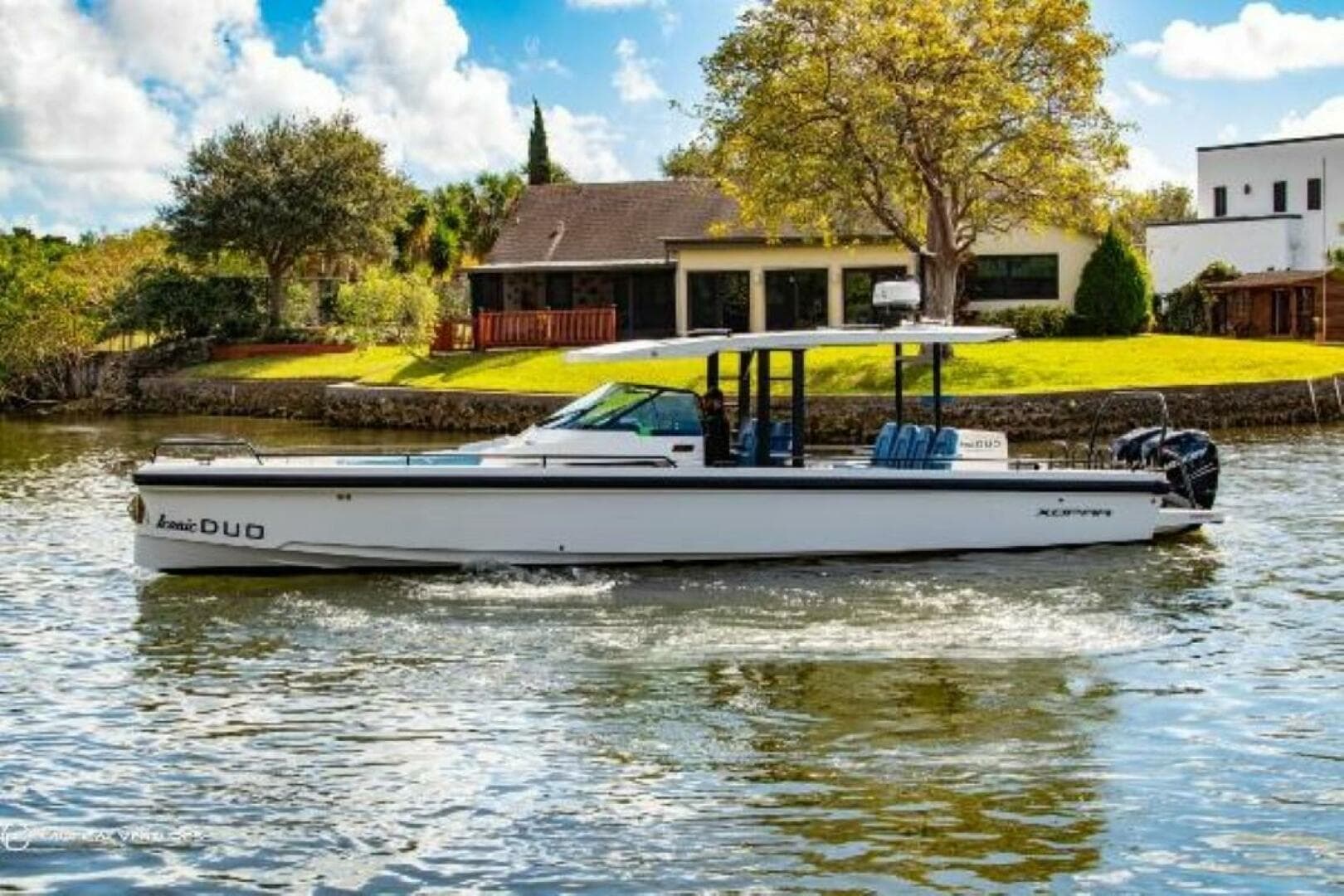 2019 Axopar 37 Sun Top — photo 3