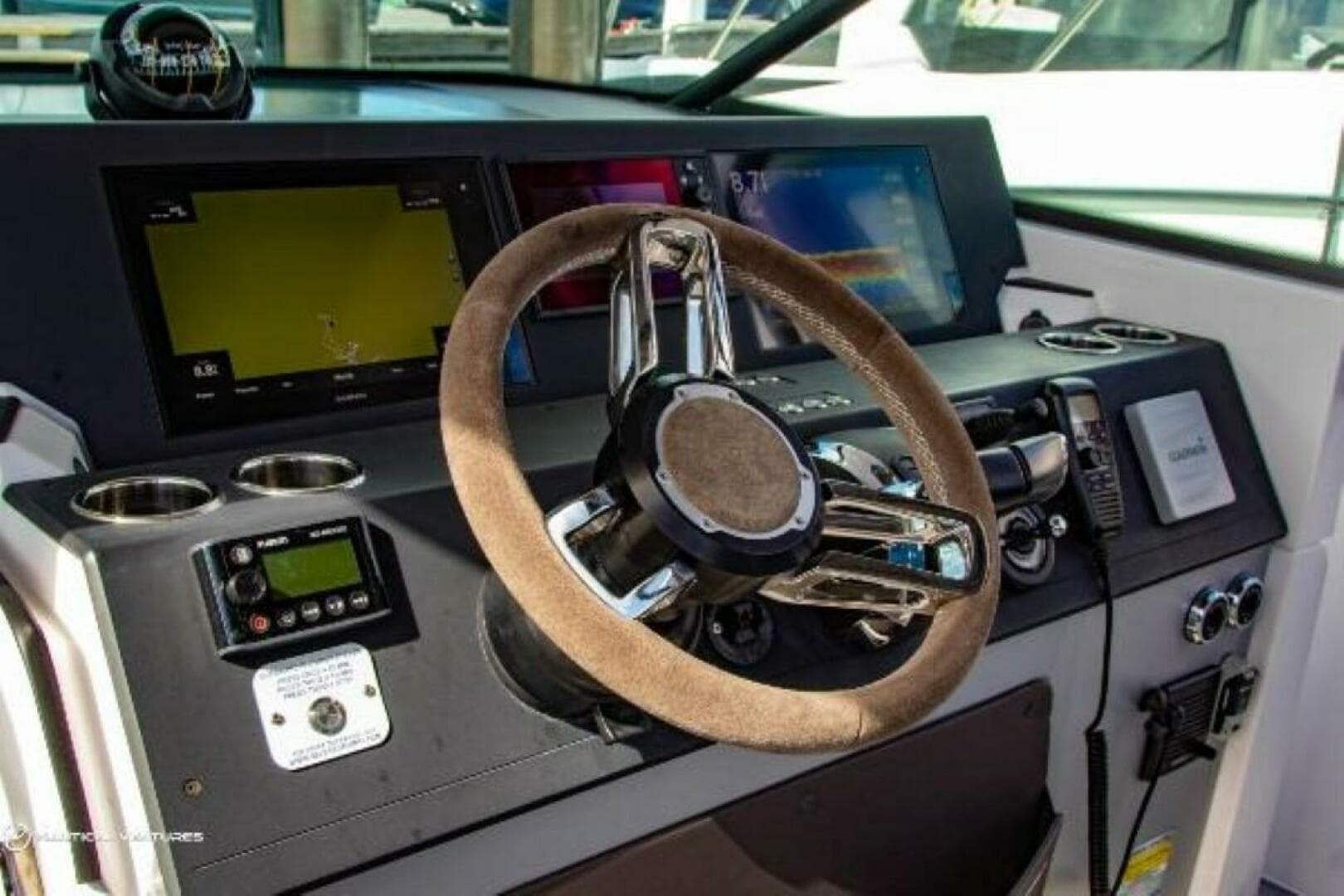 2019 Axopar 37 Sun Top — photo 10