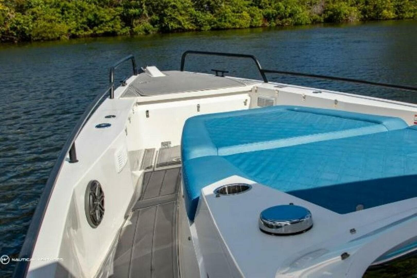 2019 Axopar 37 Sun Top — photo 6