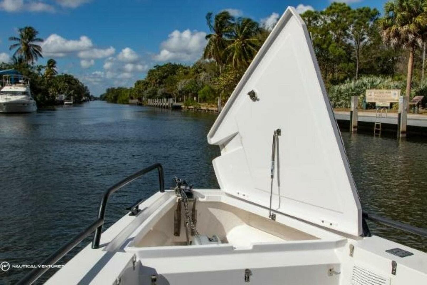 2019 Axopar 37 Sun Top — photo 8