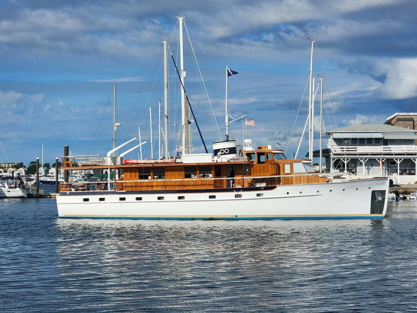 1947 Trumpy Raised Pilot House — photo 1