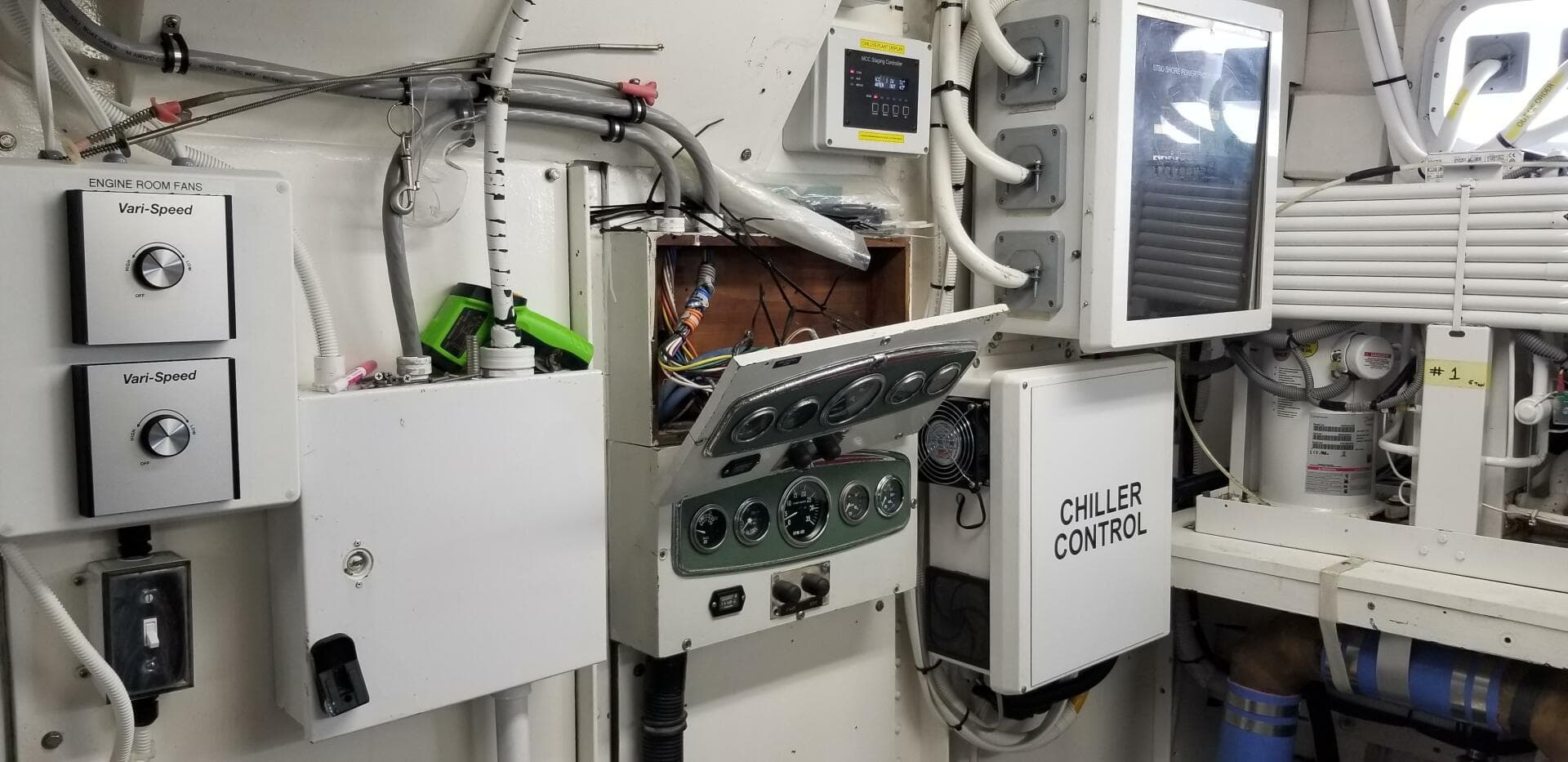 1947 Trumpy Raised Pilot House — photo 23