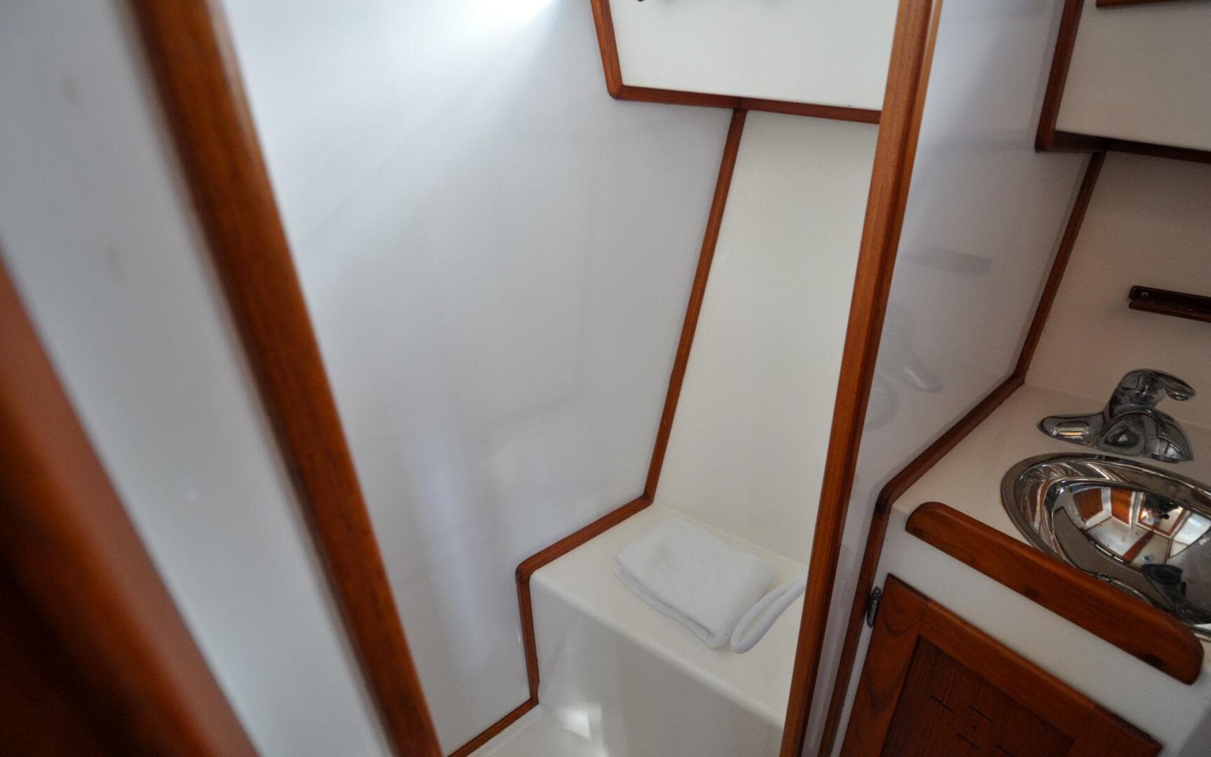 2001 Wilbur 34 — photo 56