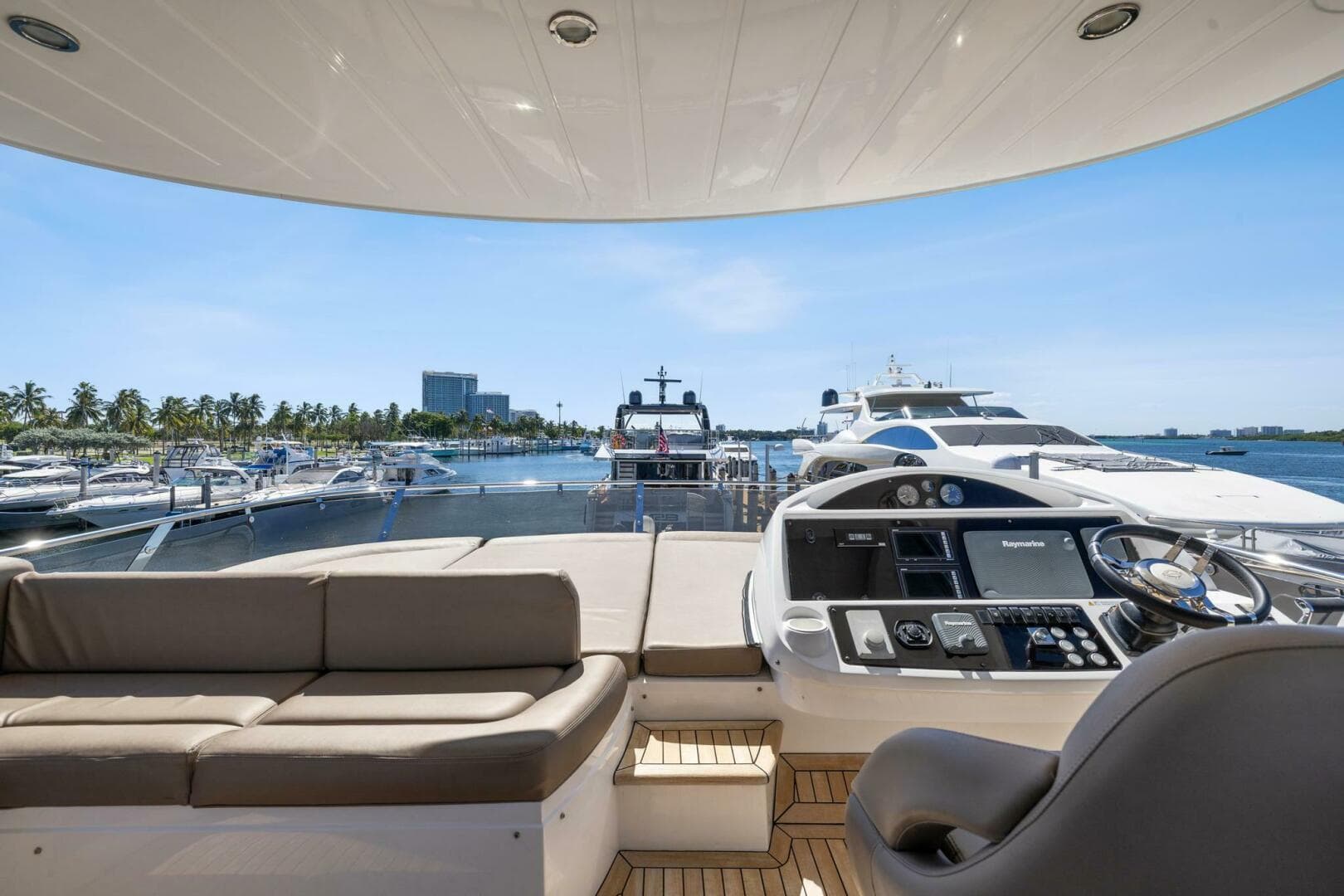 2014 Sunseeker 73 Manhattan — photo 4