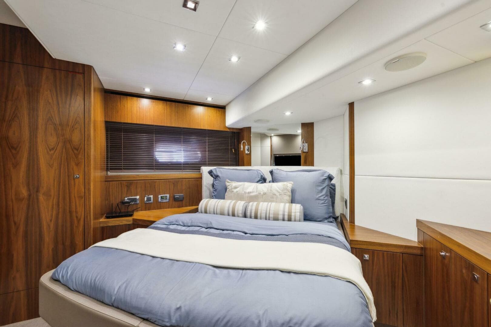 2014 Sunseeker 73 Manhattan — photo 31