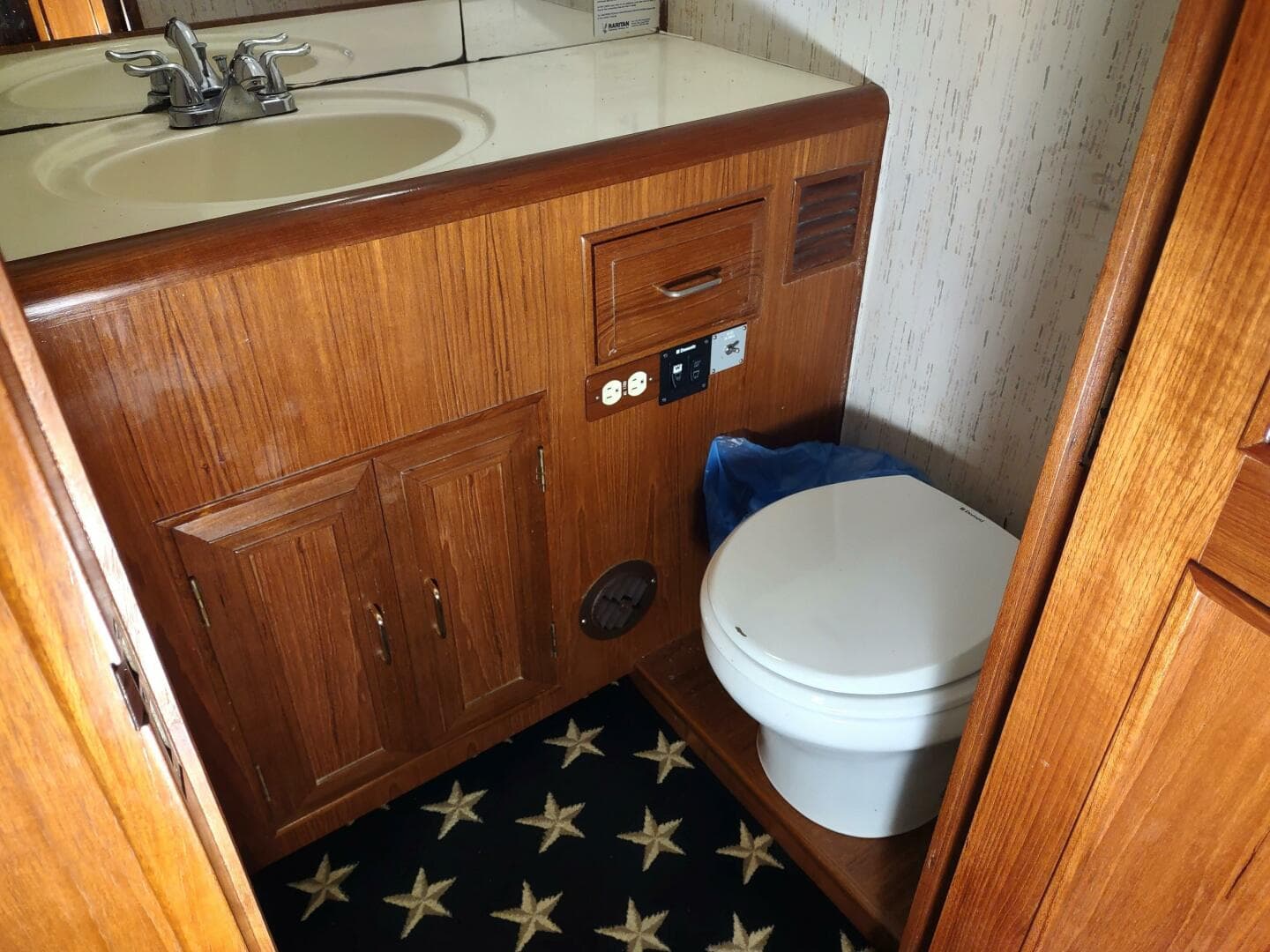 1989 Ocean Alexander — photo 31