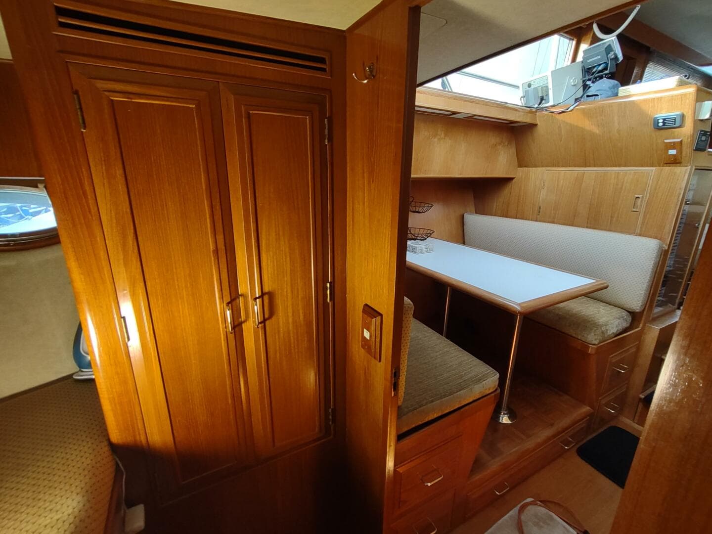 1989 Ocean Alexander — photo 43