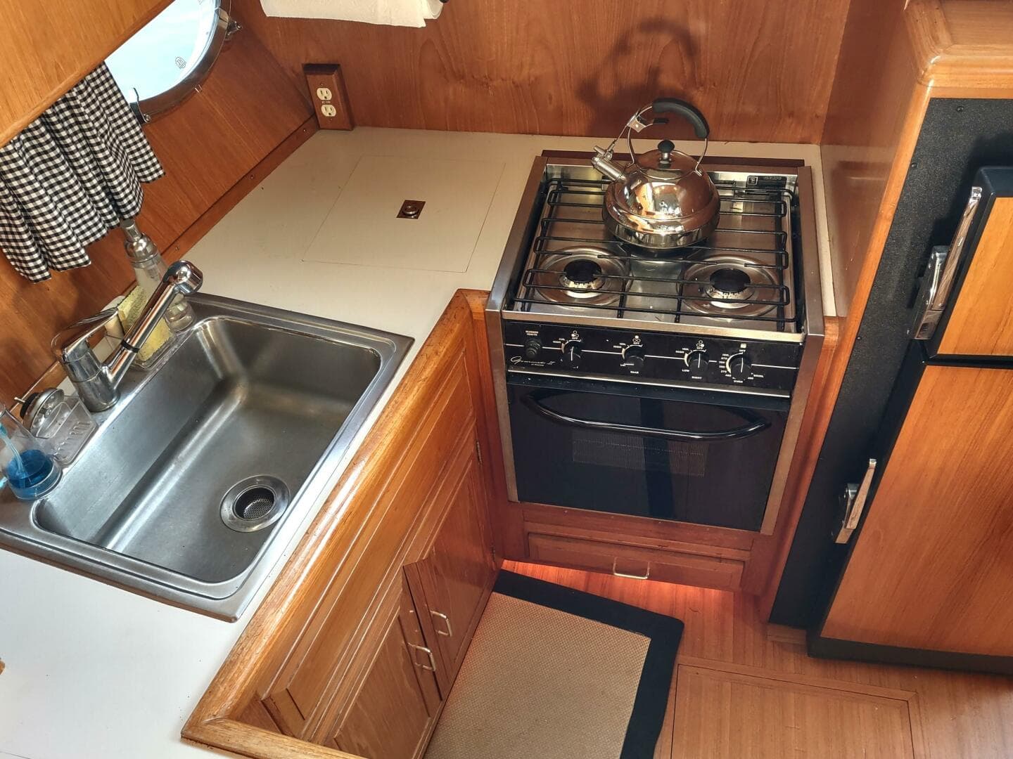 1989 Ocean Alexander — photo 40