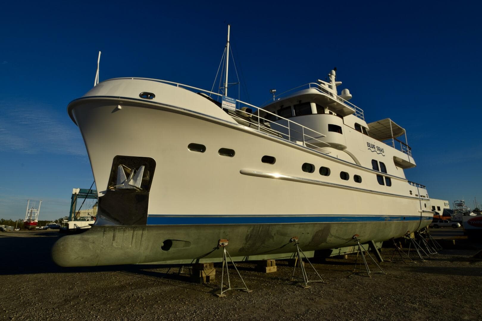 2006 Farmont 70 Expedition Yacht — photo 14