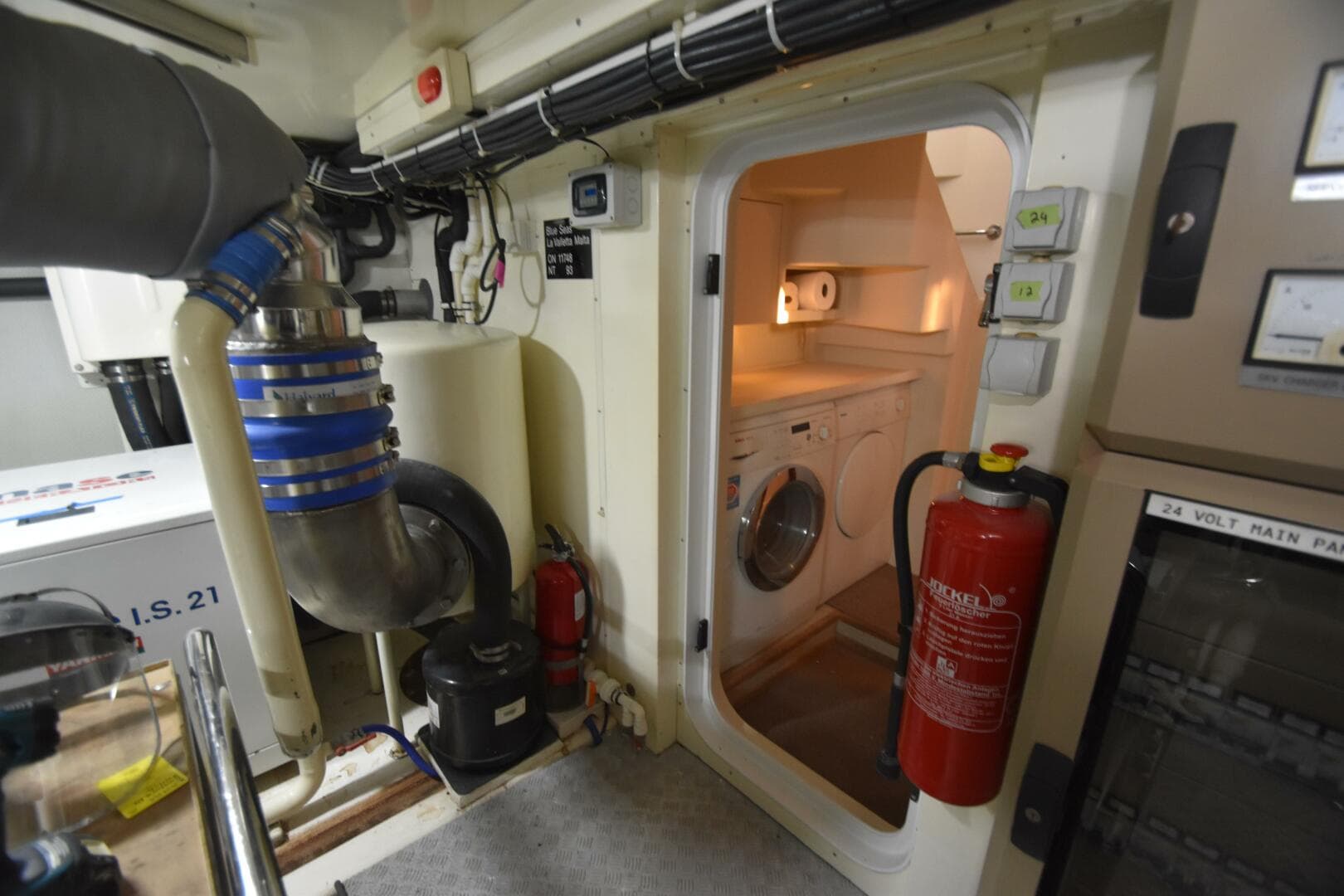 2006 Farmont 70 Expedition Yacht — photo 136