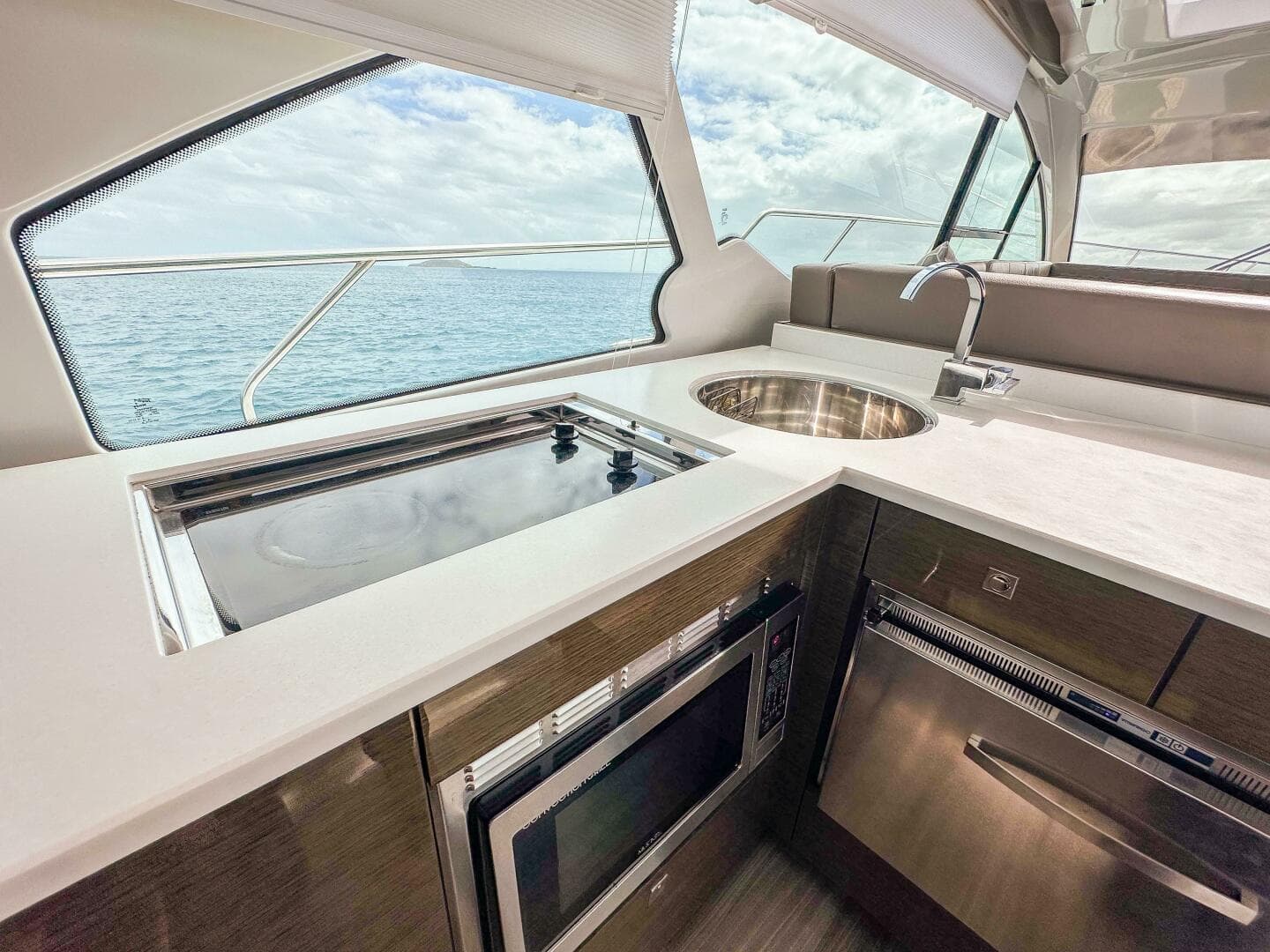 2019 Cruisers Yachts 50 Cantius — photo 33