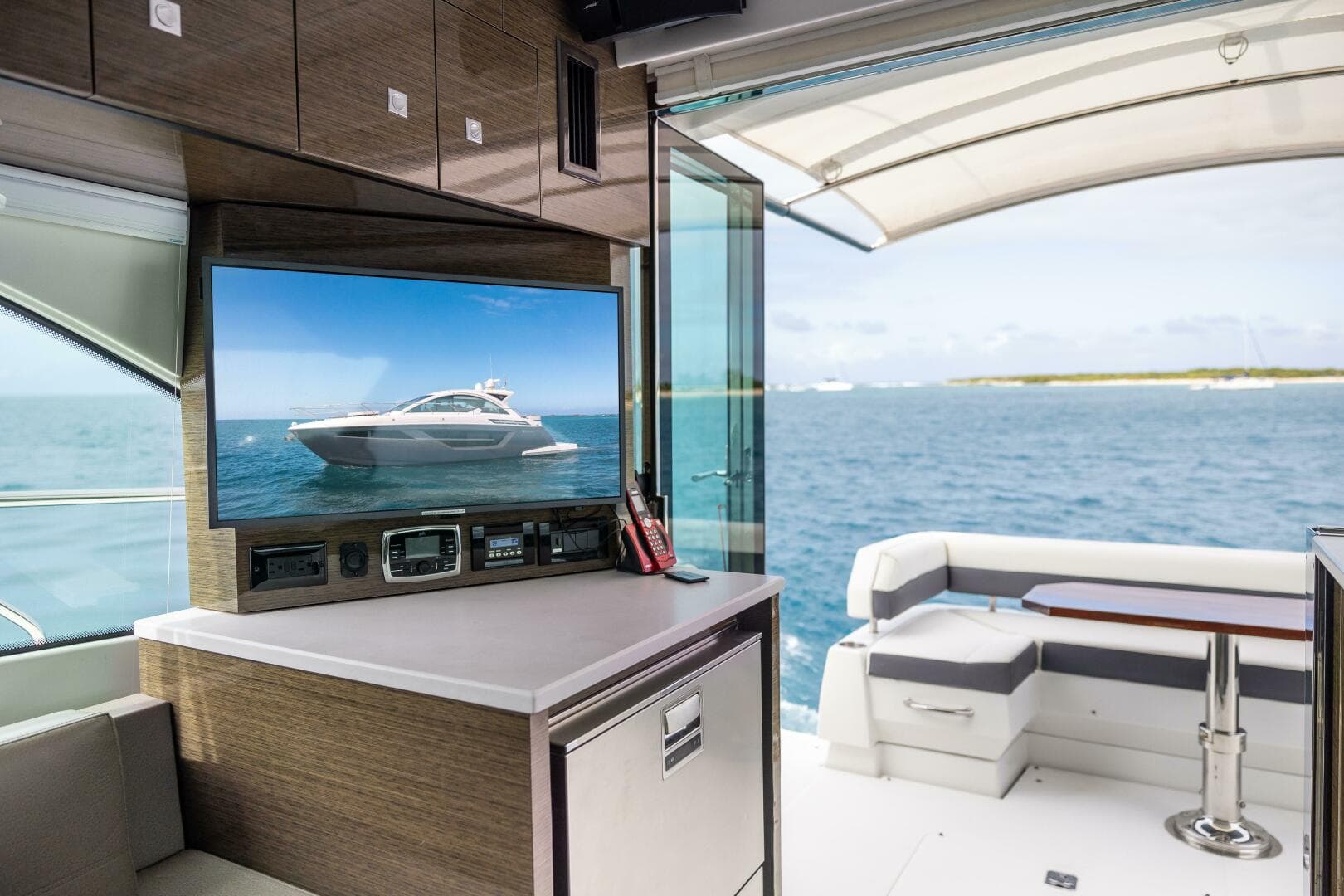 2019 Cruisers Yachts 50 Cantius — photo 19