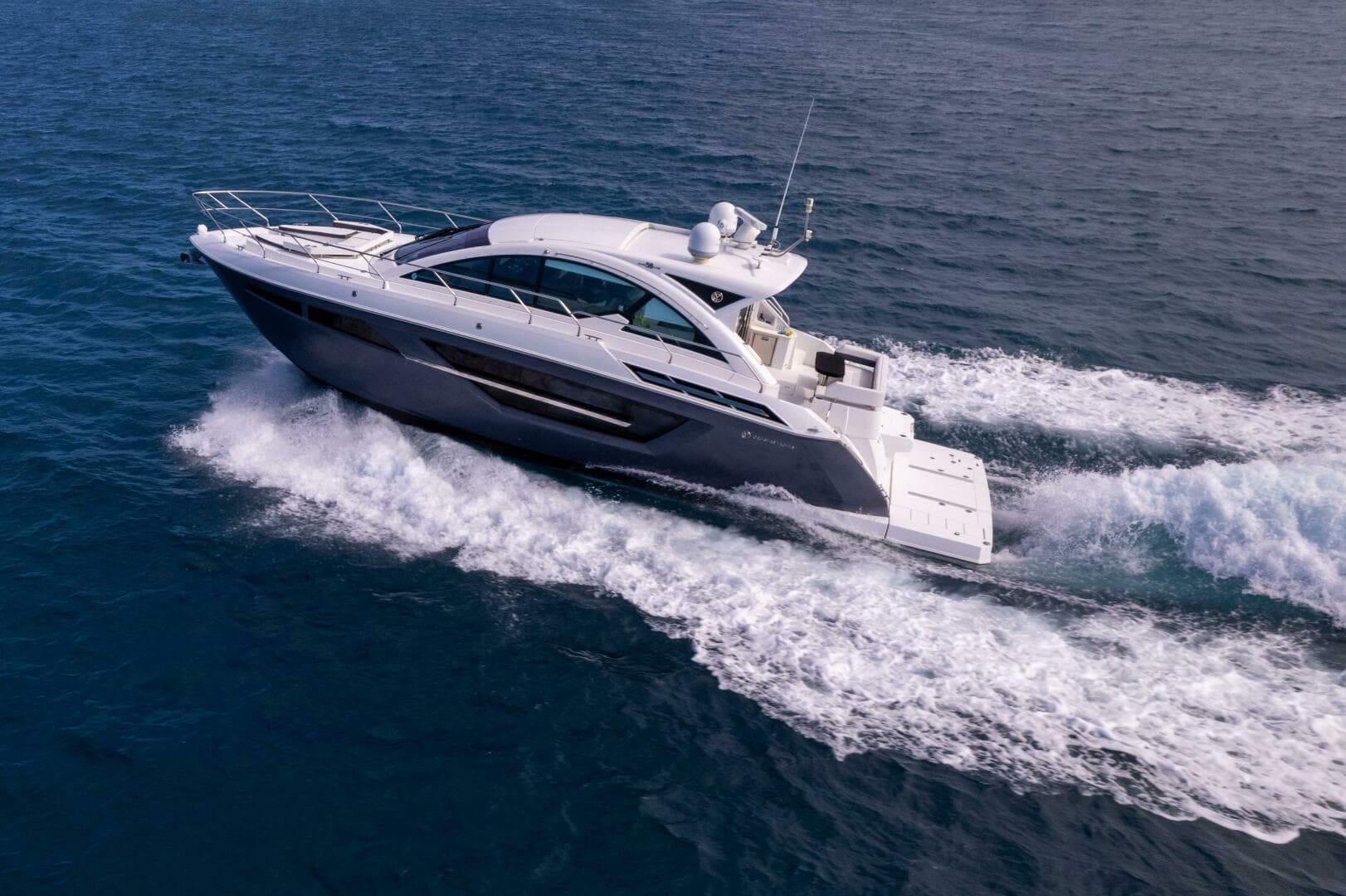 2019 Cruisers Yachts 50 Cantius — photo 3