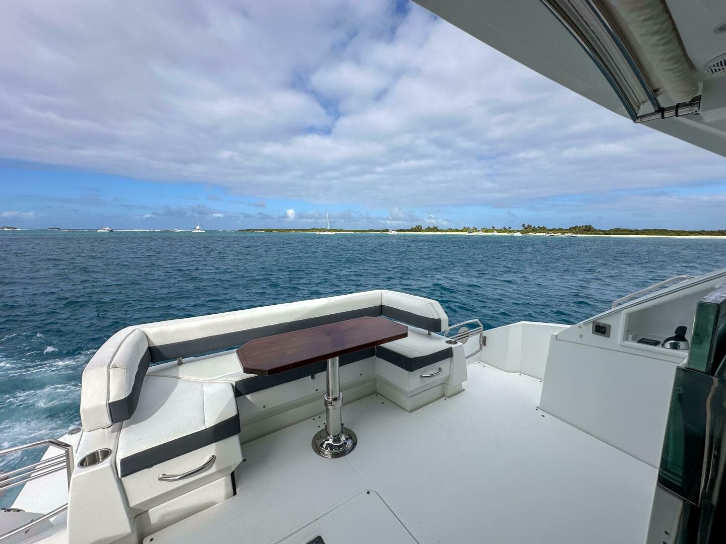 2019 Cruisers Yachts 50 Cantius — photo 38