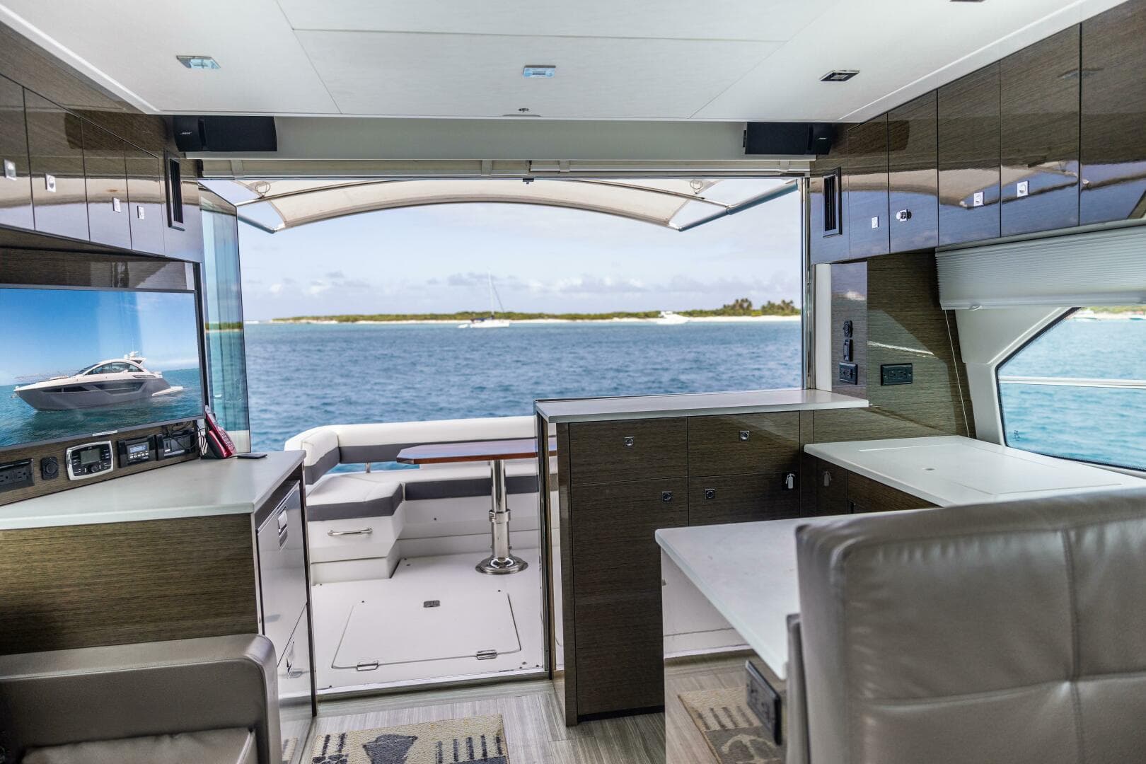 2019 Cruisers Yachts 50 Cantius — photo 21