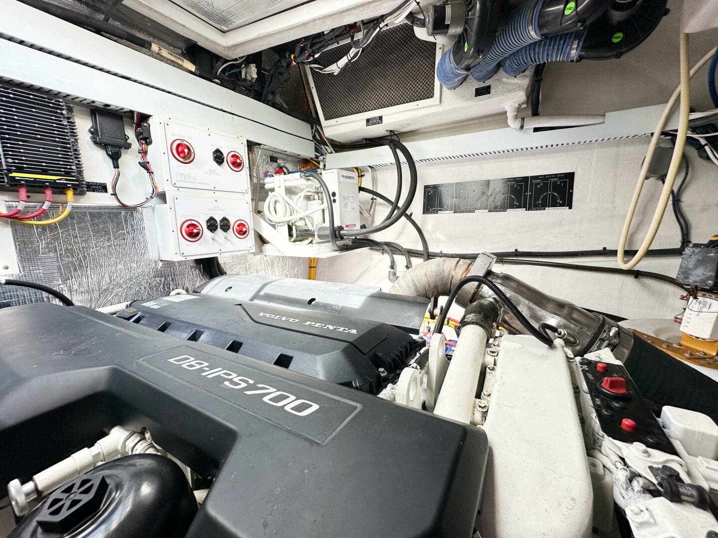 2019 Cruisers Yachts 50 Cantius — photo 23