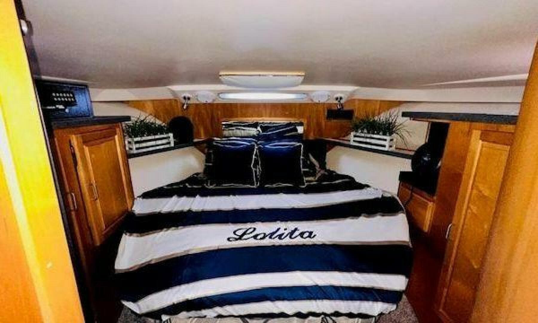 2001 Luhrs Convertible — photo 9