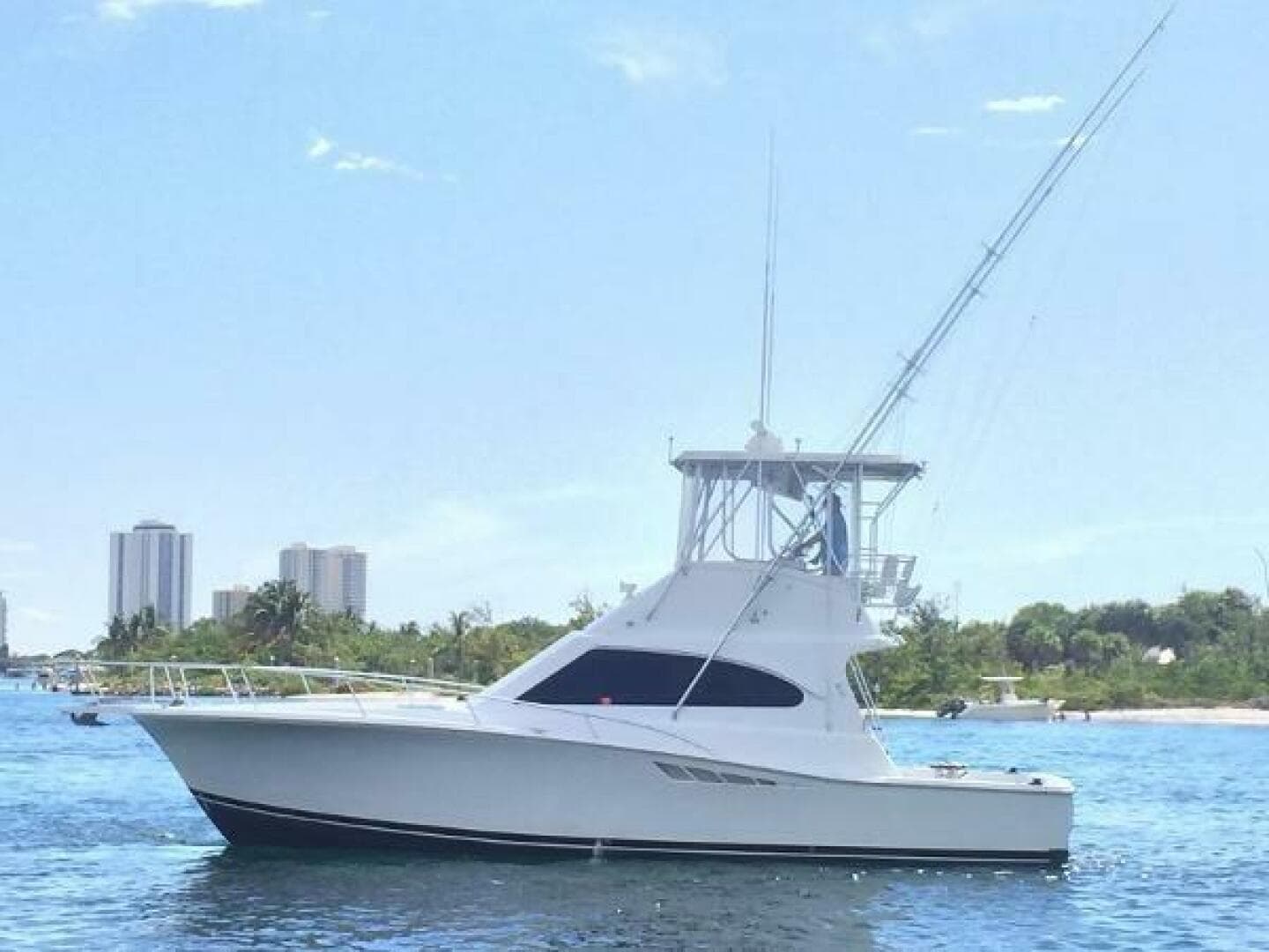 2001 Luhrs Convertible — photo 23