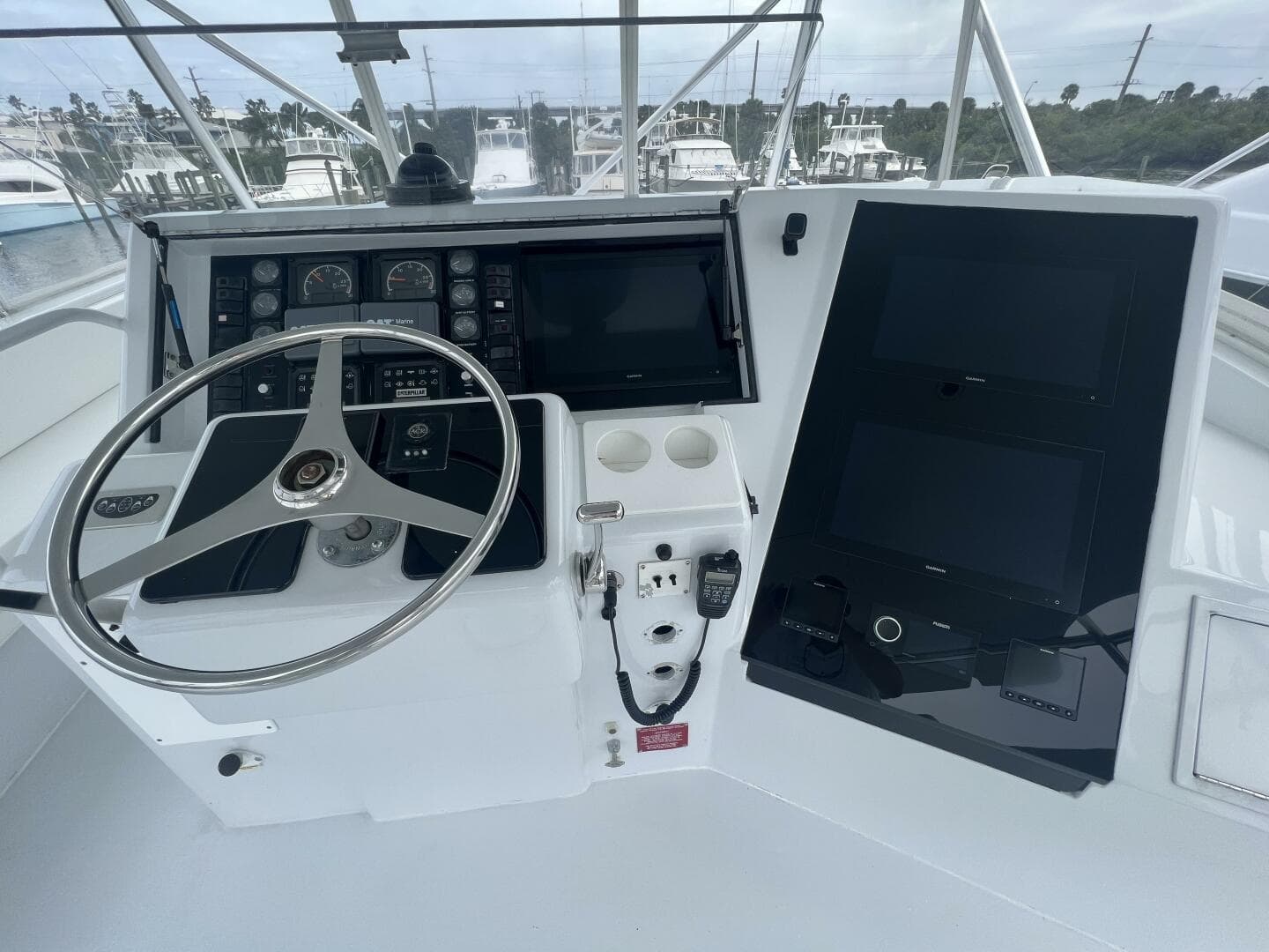 1999 Hatteras — photo 15