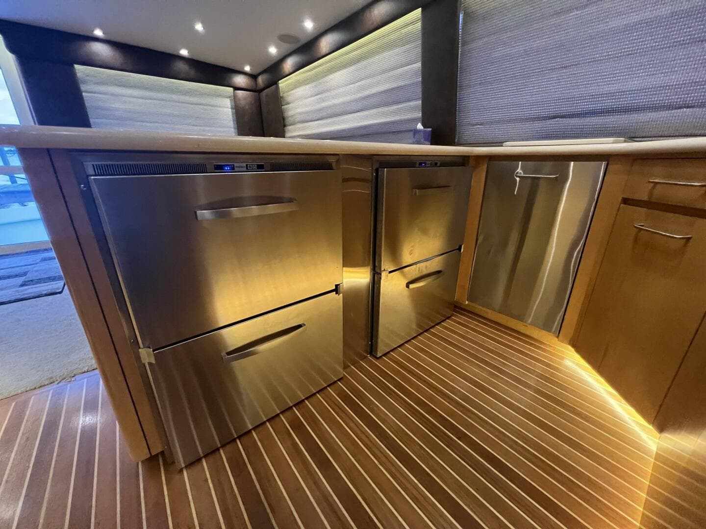 1999 Hatteras — photo 19