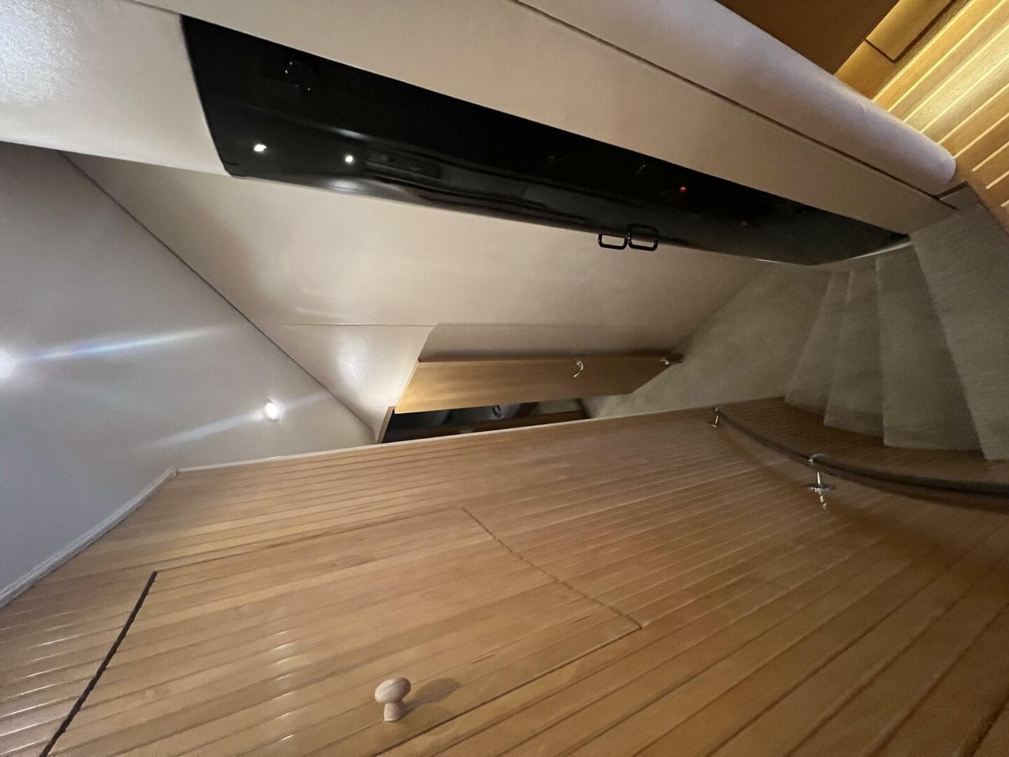 1999 Hatteras — photo 21