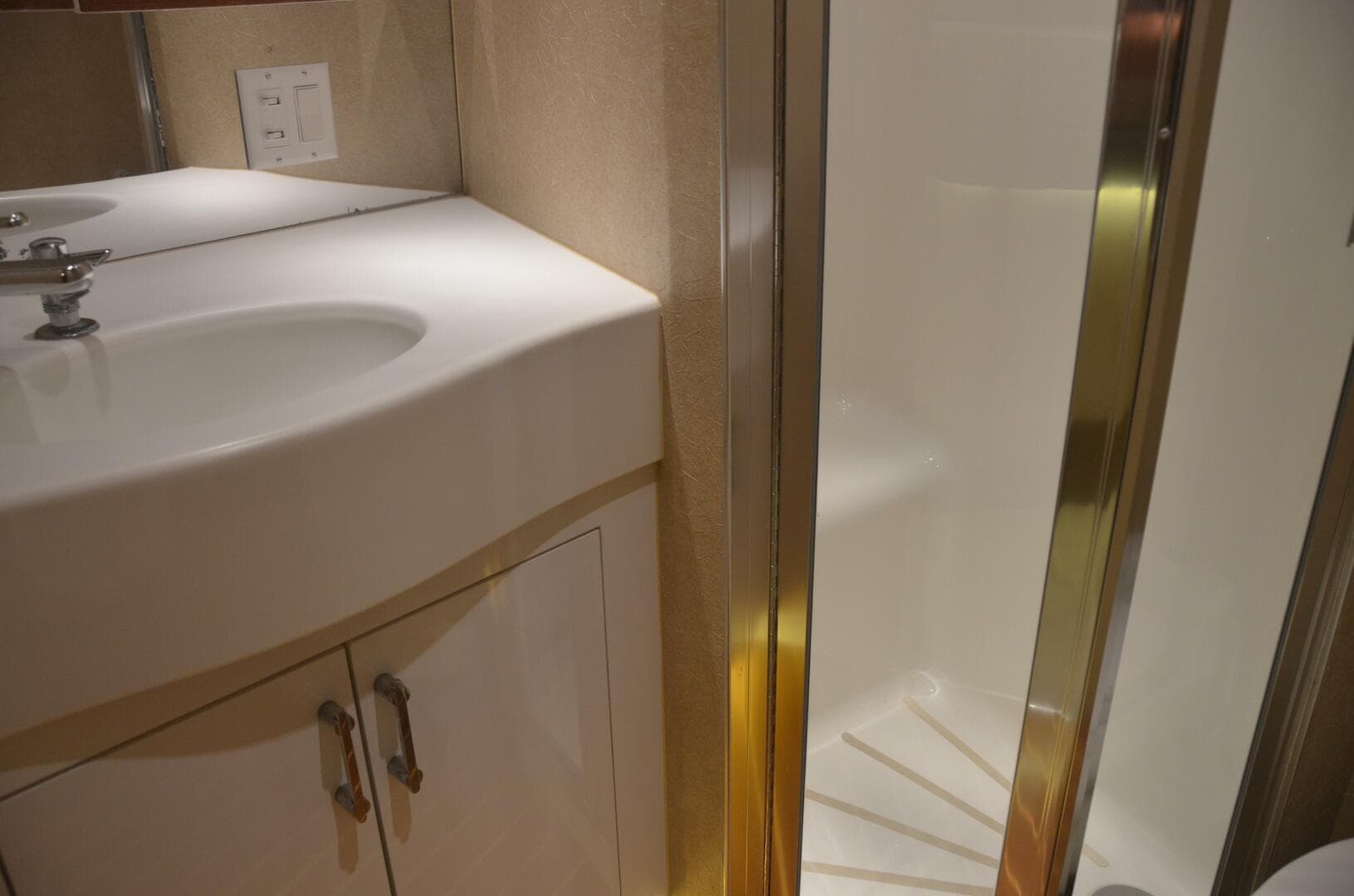 1999 Hatteras — photo 12