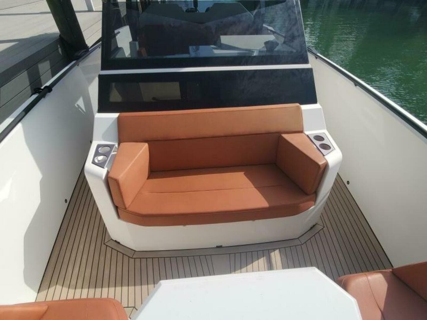 2021 Vanquish Vq 40 — photo 6