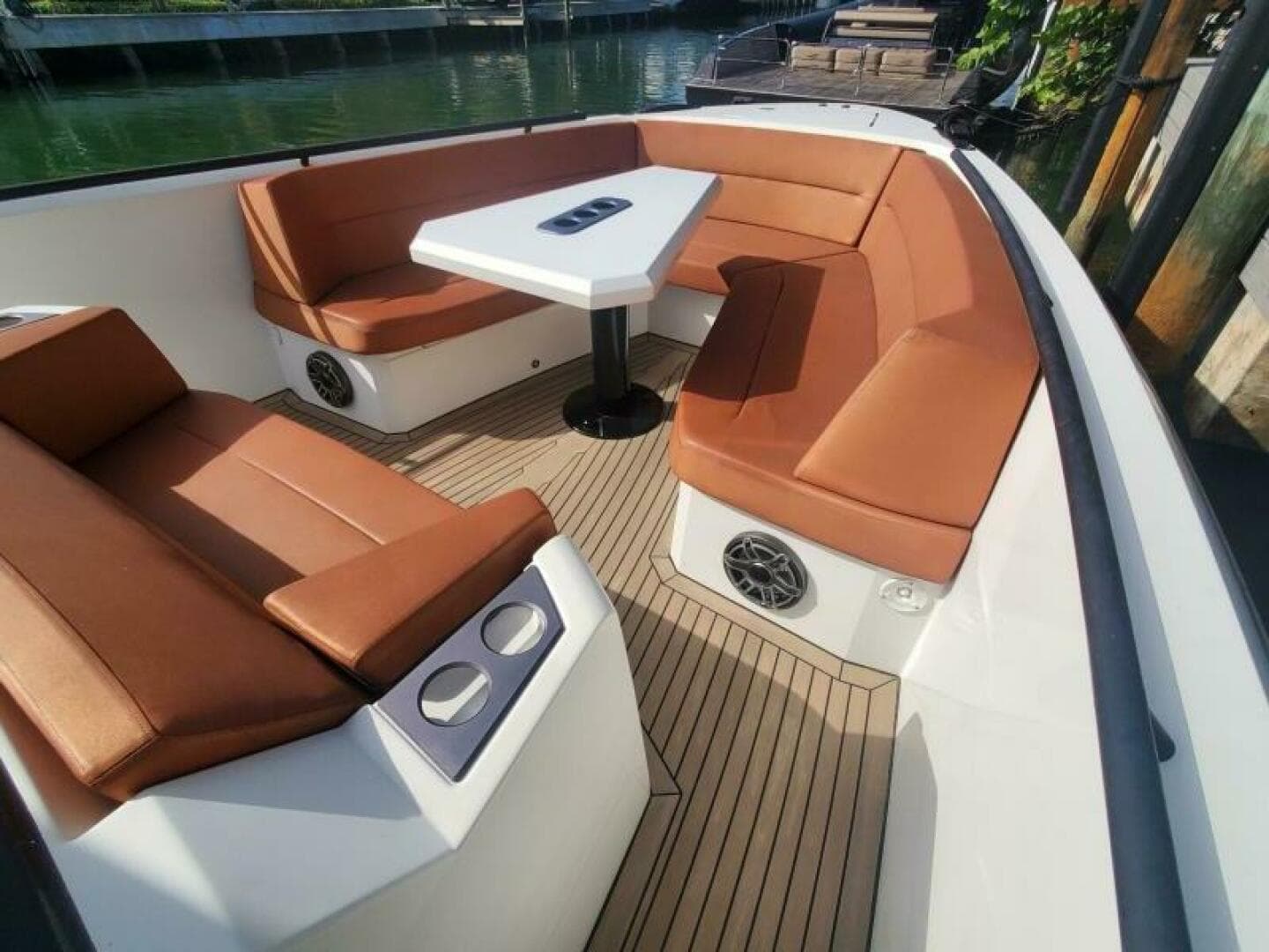 2021 Vanquish Vq 40 — photo 3