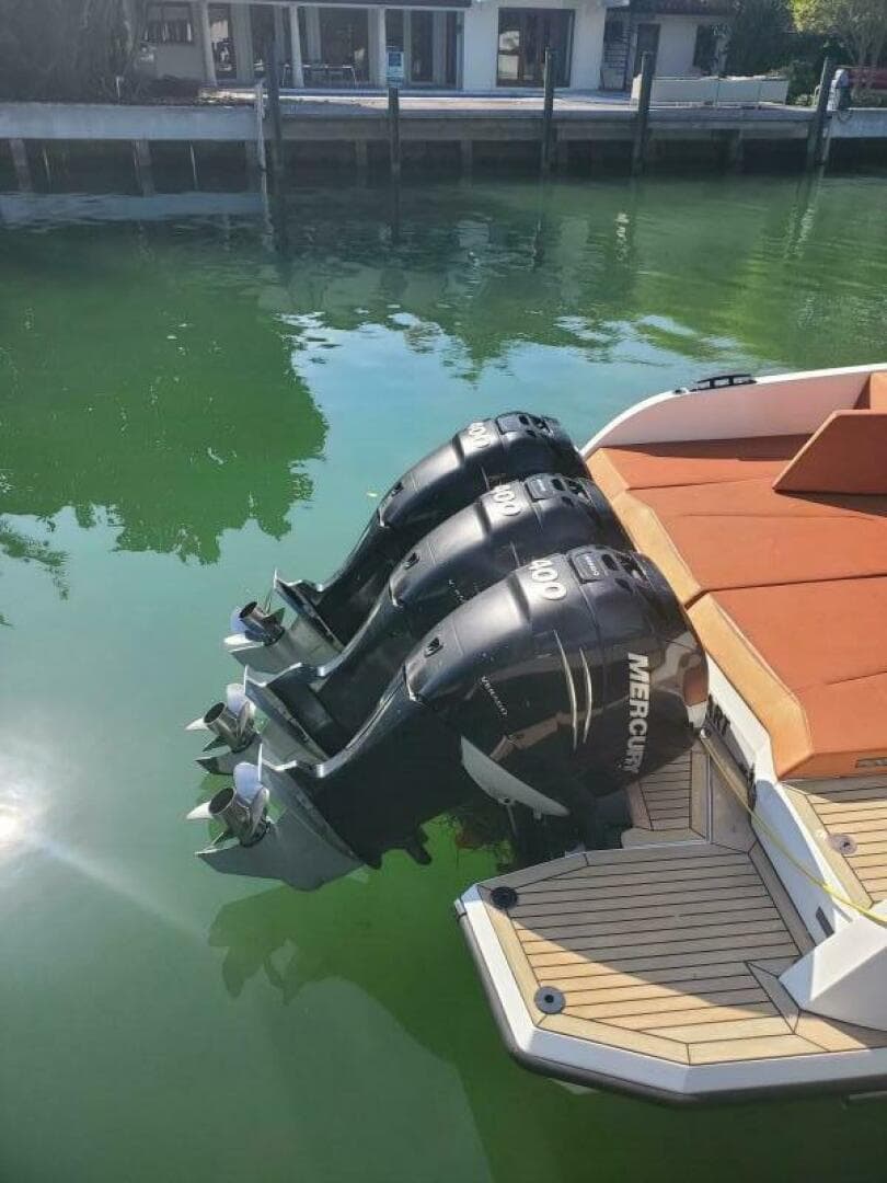 2021 Vanquish Vq 40 — photo 19