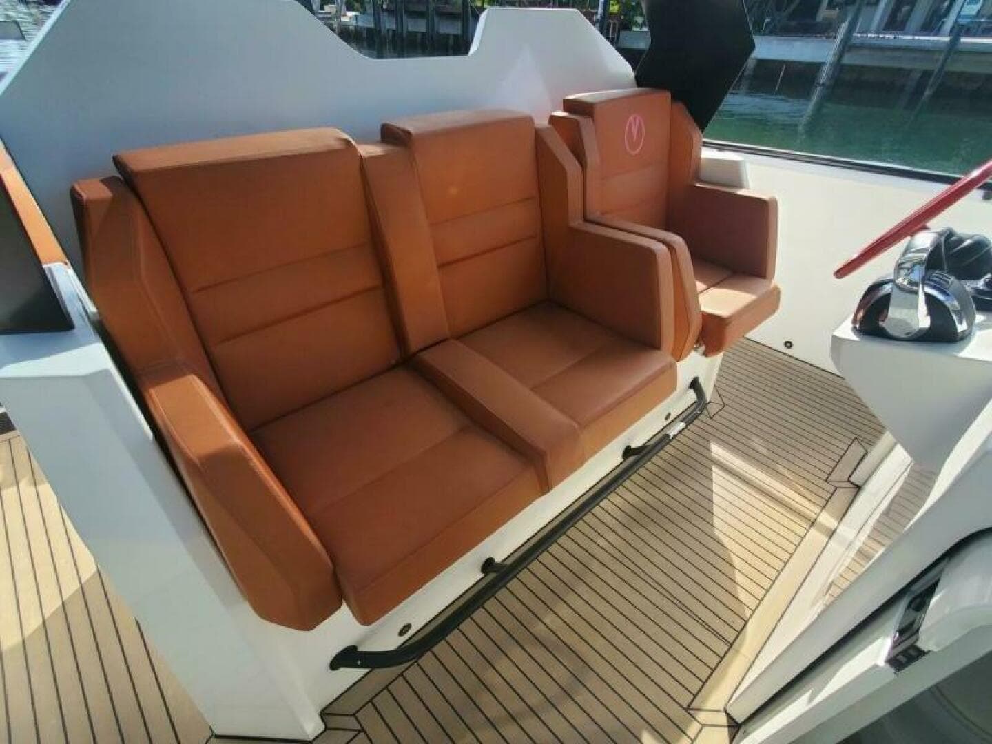 2021 Vanquish Vq 40 — photo 11