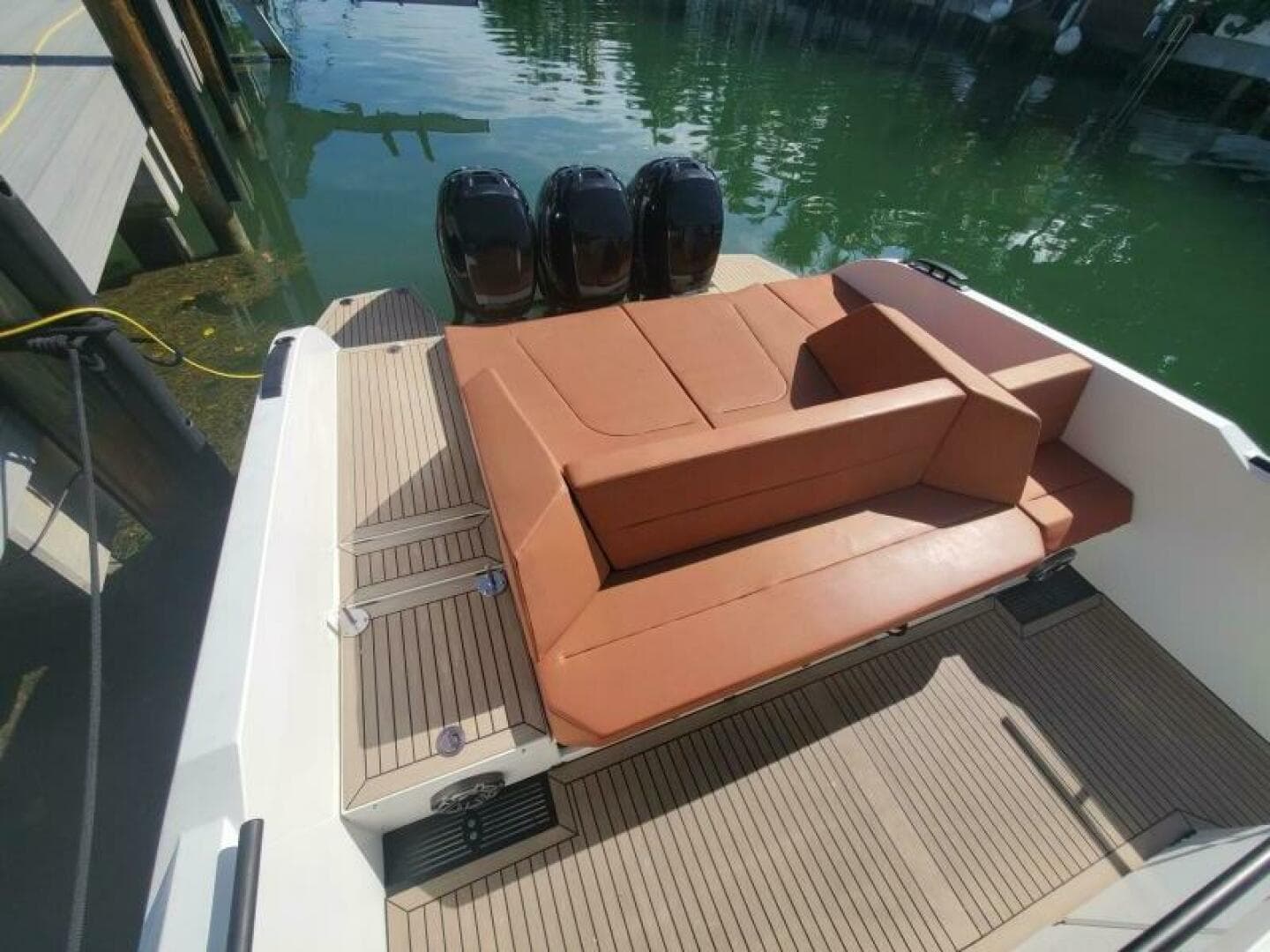 2021 Vanquish Vq 40 — photo 18