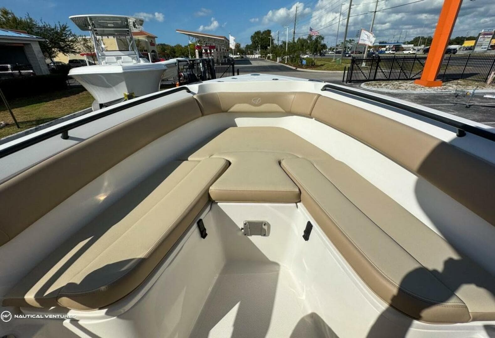 2019 Sailfish 220 CC — photo 7
