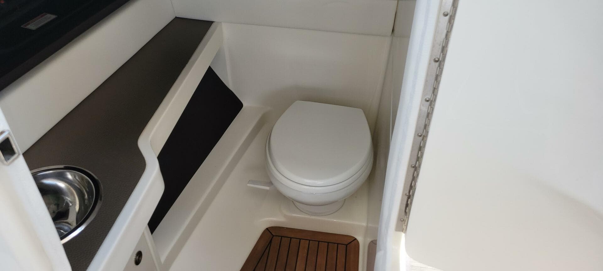 2017 Sea Ray 310 Slx — photo 14