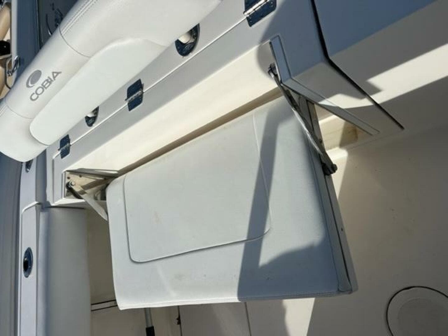 2021 Cobia 237 Center Console — photo 10