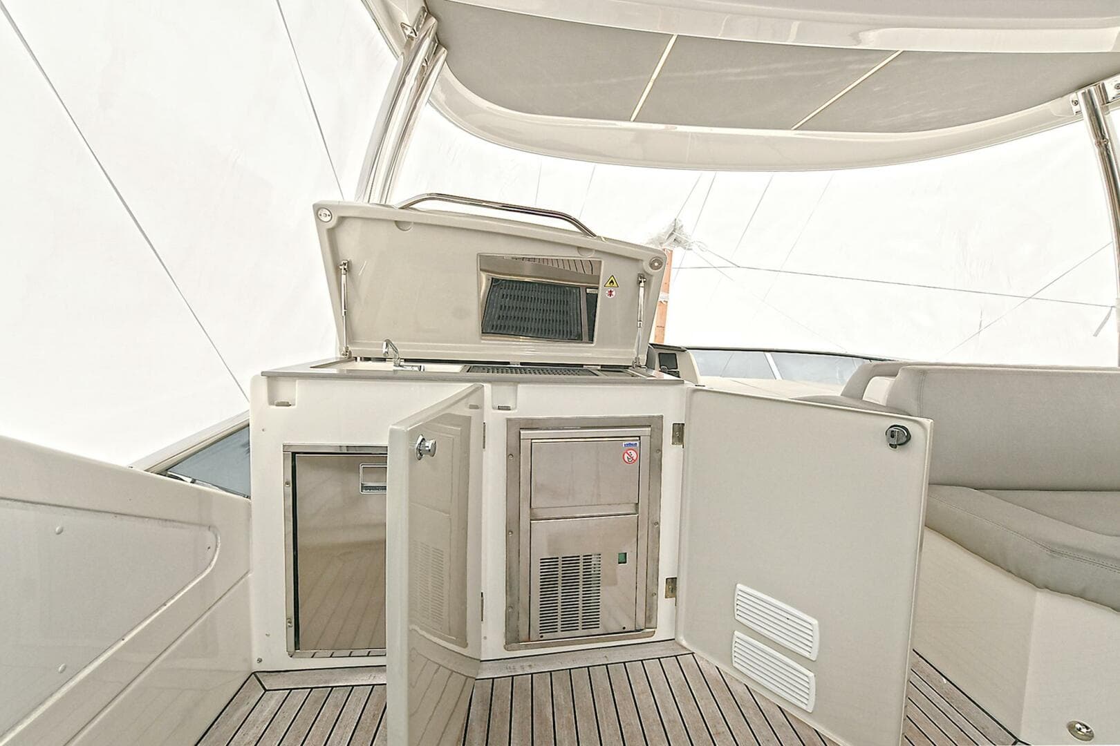 2022 Absolute 62 Fly — photo 20