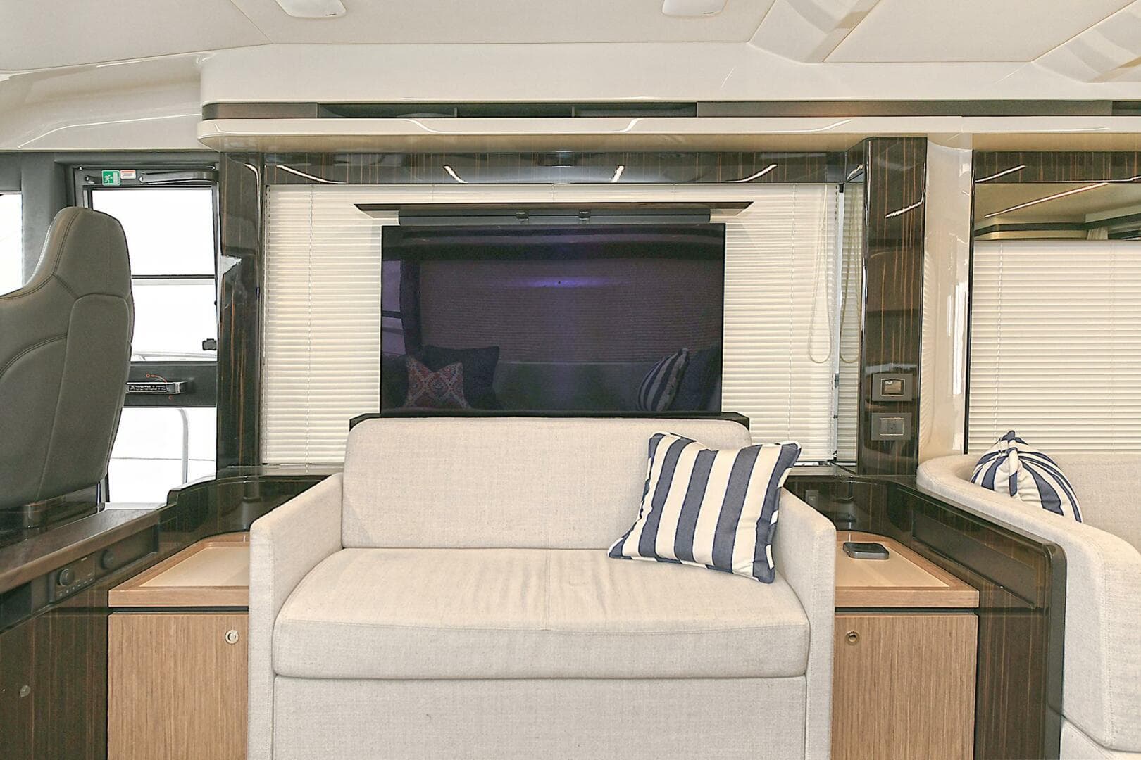 2022 Absolute 62 Fly — photo 34