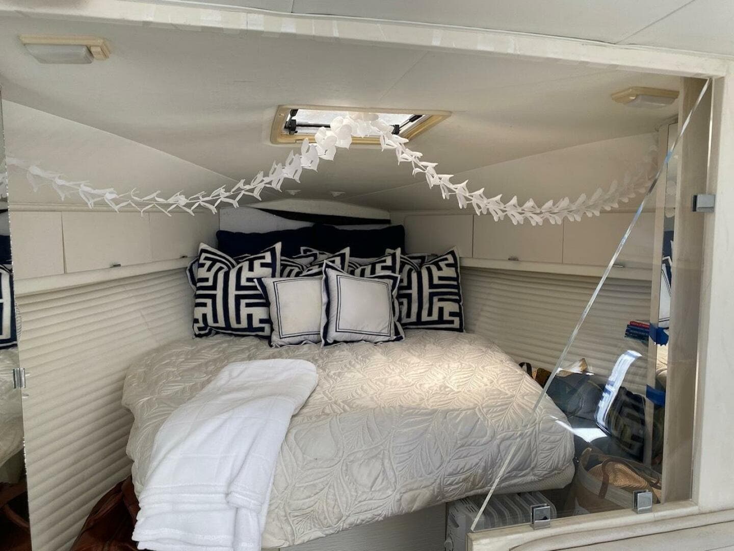 1993 Silverton 38 Express — photo 8