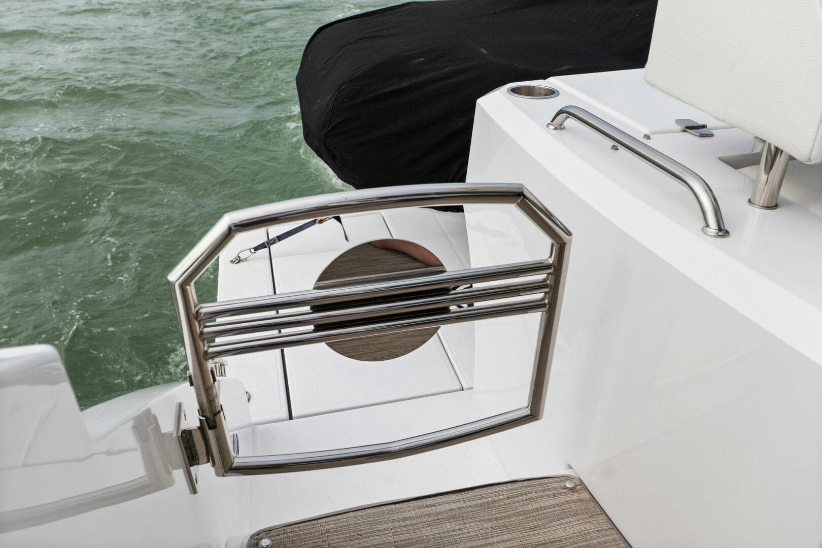 2020 Cruisers Yachts 46 Cantius — photo 8