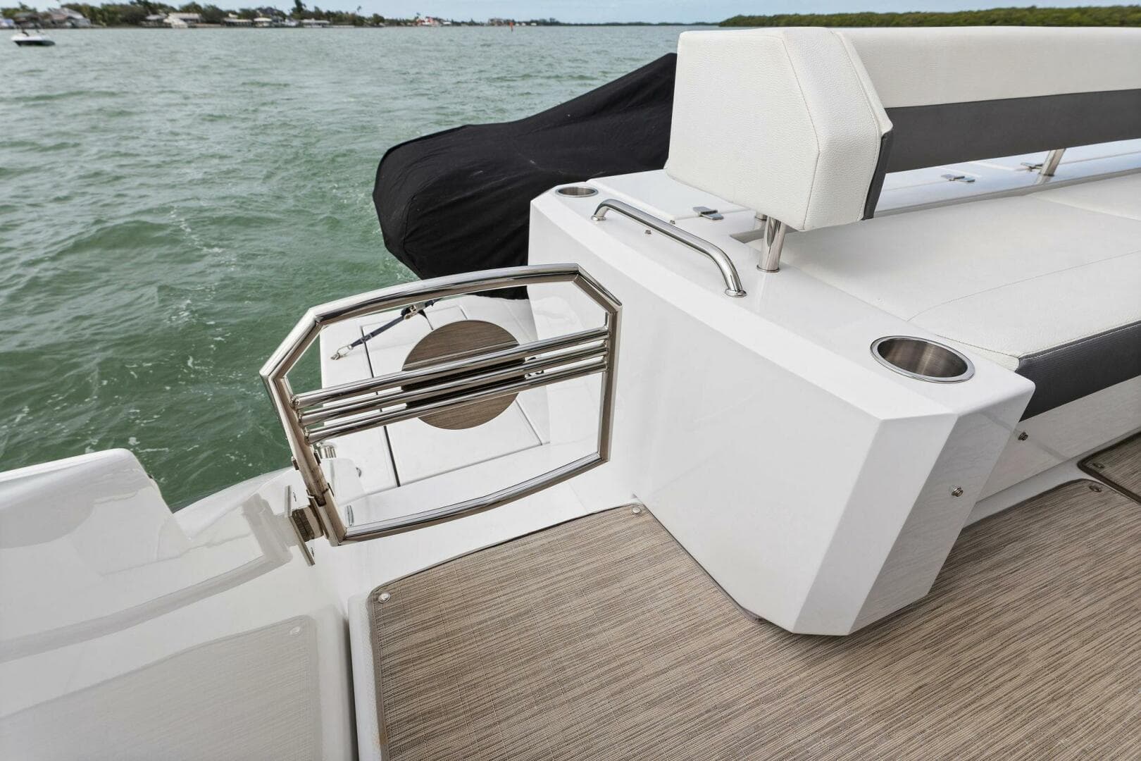 2020 Cruisers Yachts 46 Cantius — photo 9