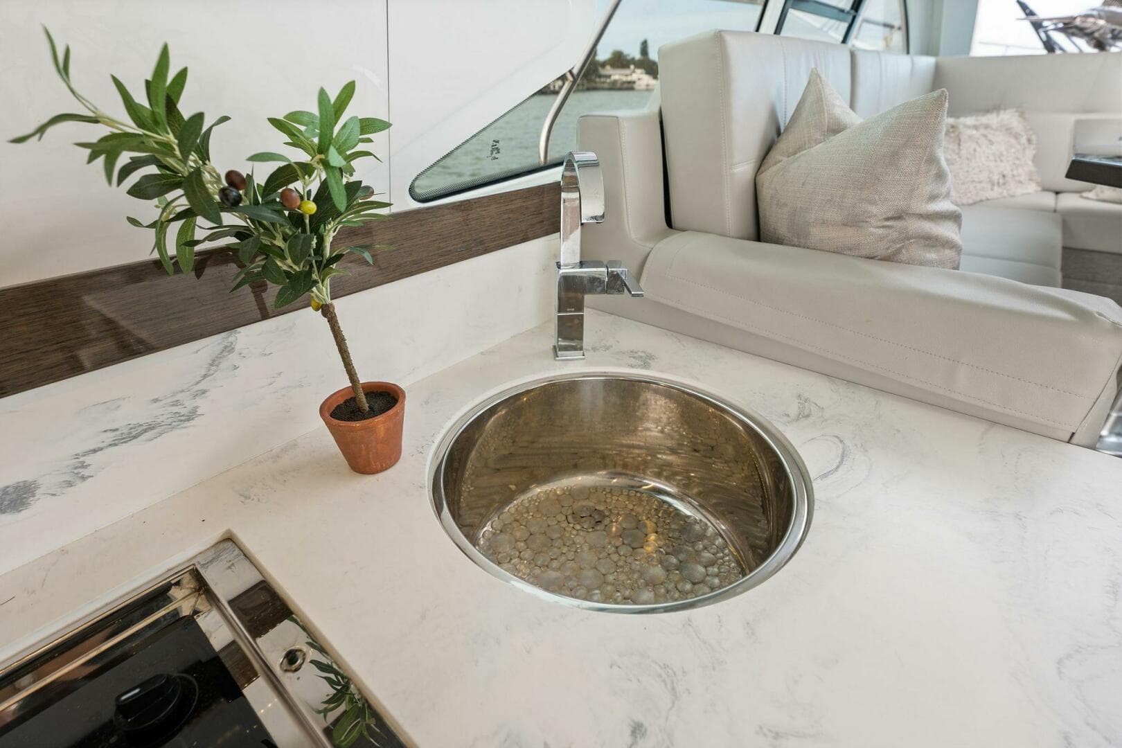 2020 Cruisers Yachts 46 Cantius — photo 21