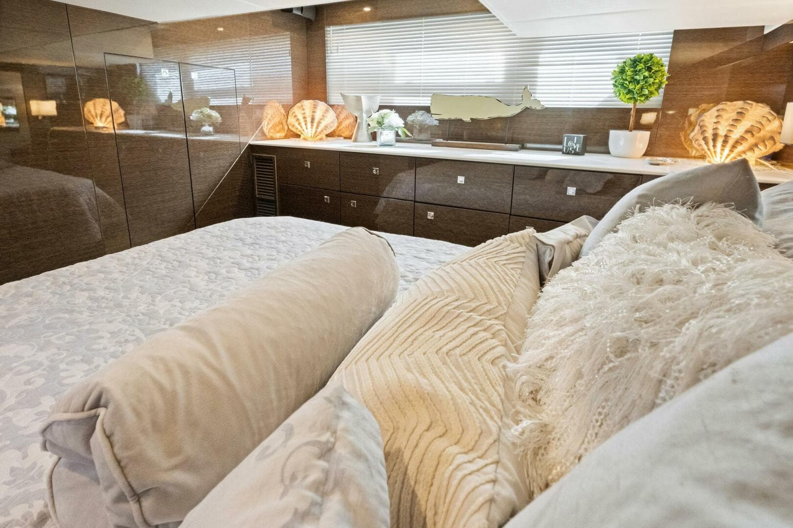 2020 Cruisers Yachts 46 Cantius — photo 30