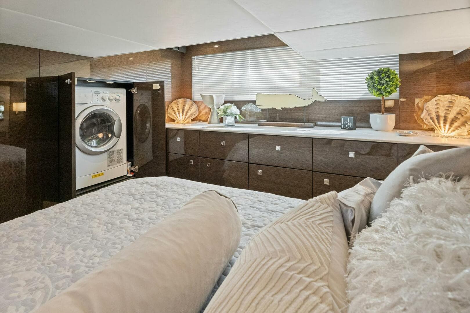 2020 Cruisers Yachts 46 Cantius — photo 31