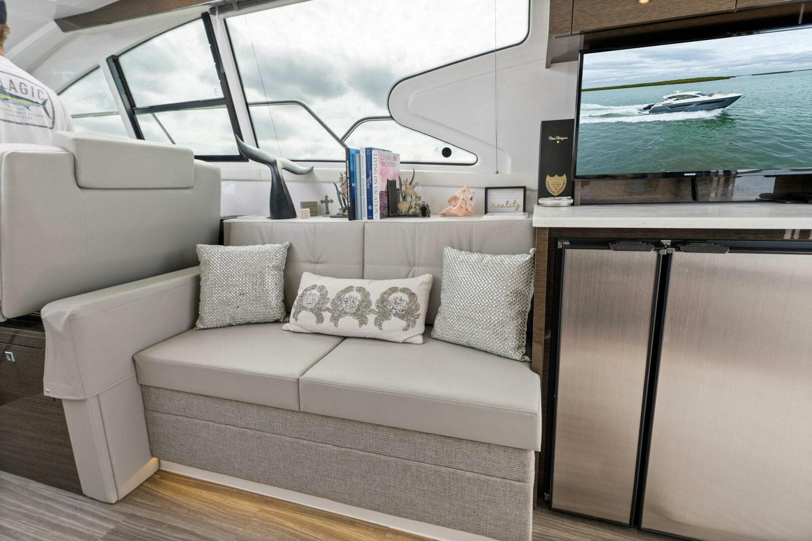 2020 Cruisers Yachts 46 Cantius — photo 23