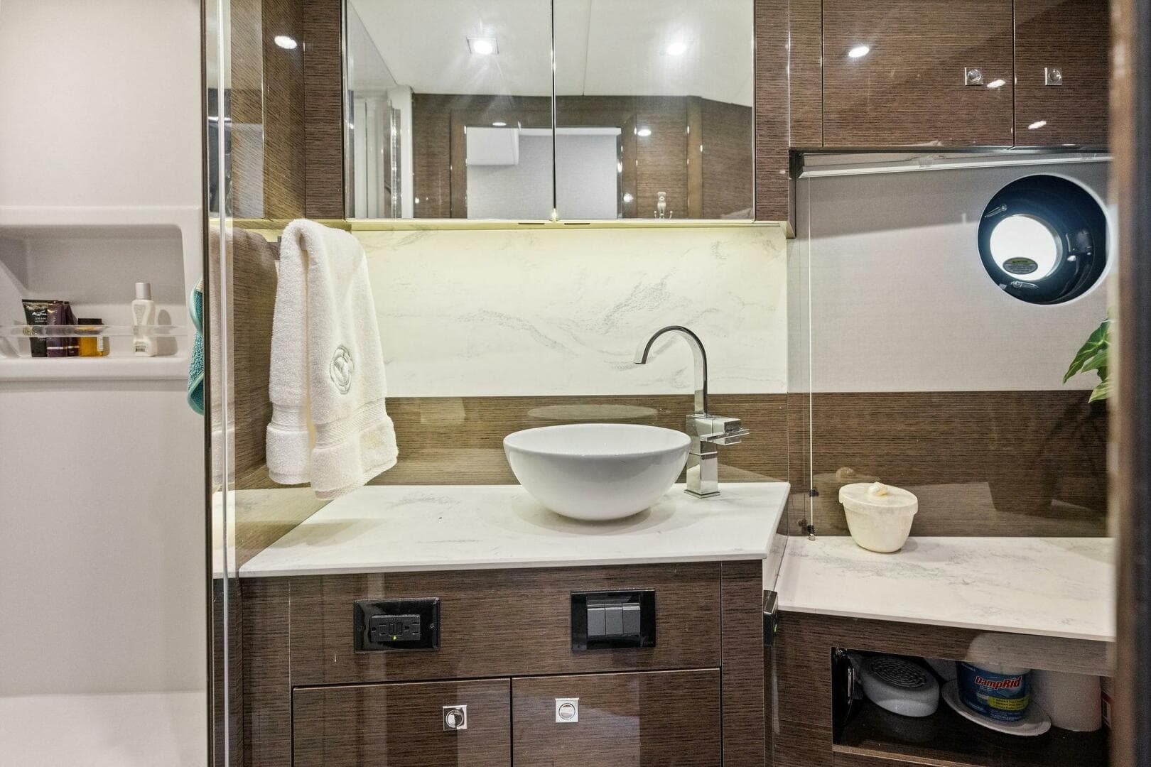 2020 Cruisers Yachts 46 Cantius — photo 35