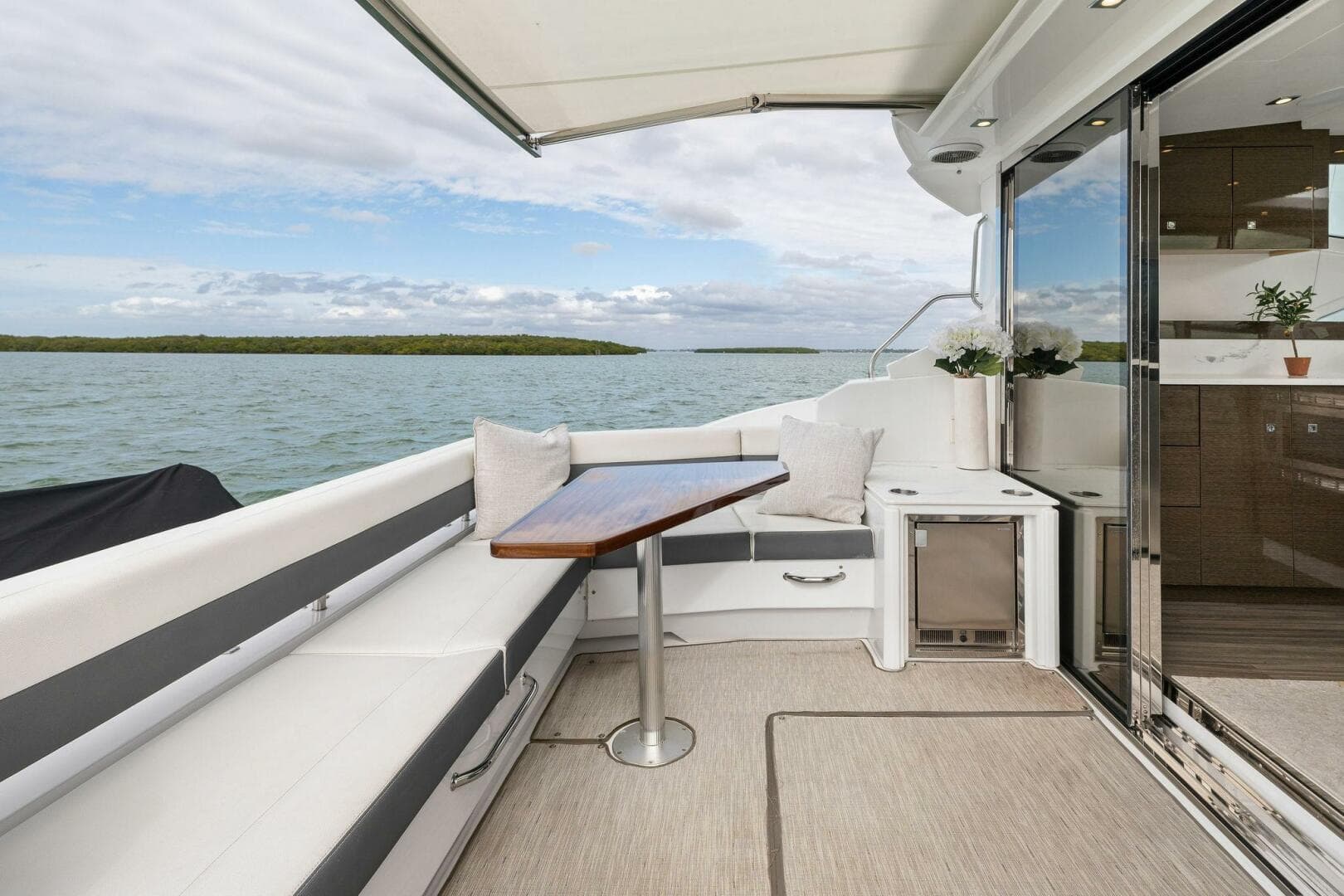 2020 Cruisers Yachts 46 Cantius — photo 11