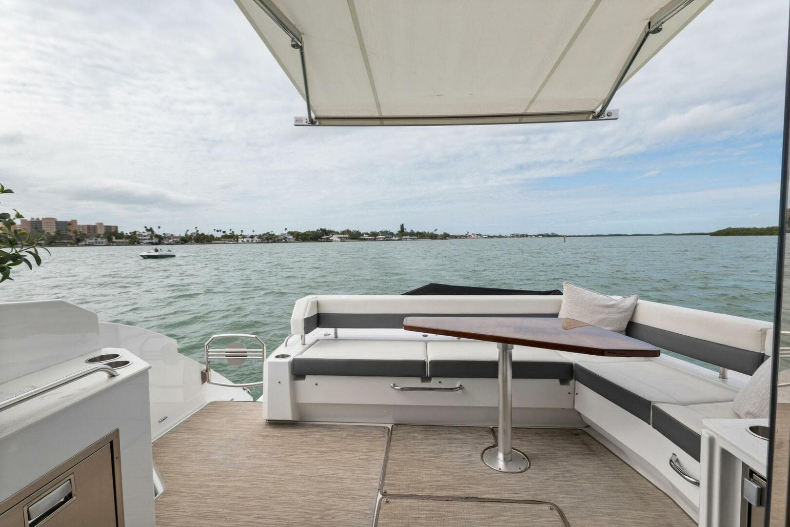 2020 Cruisers Yachts 46 Cantius — photo 12