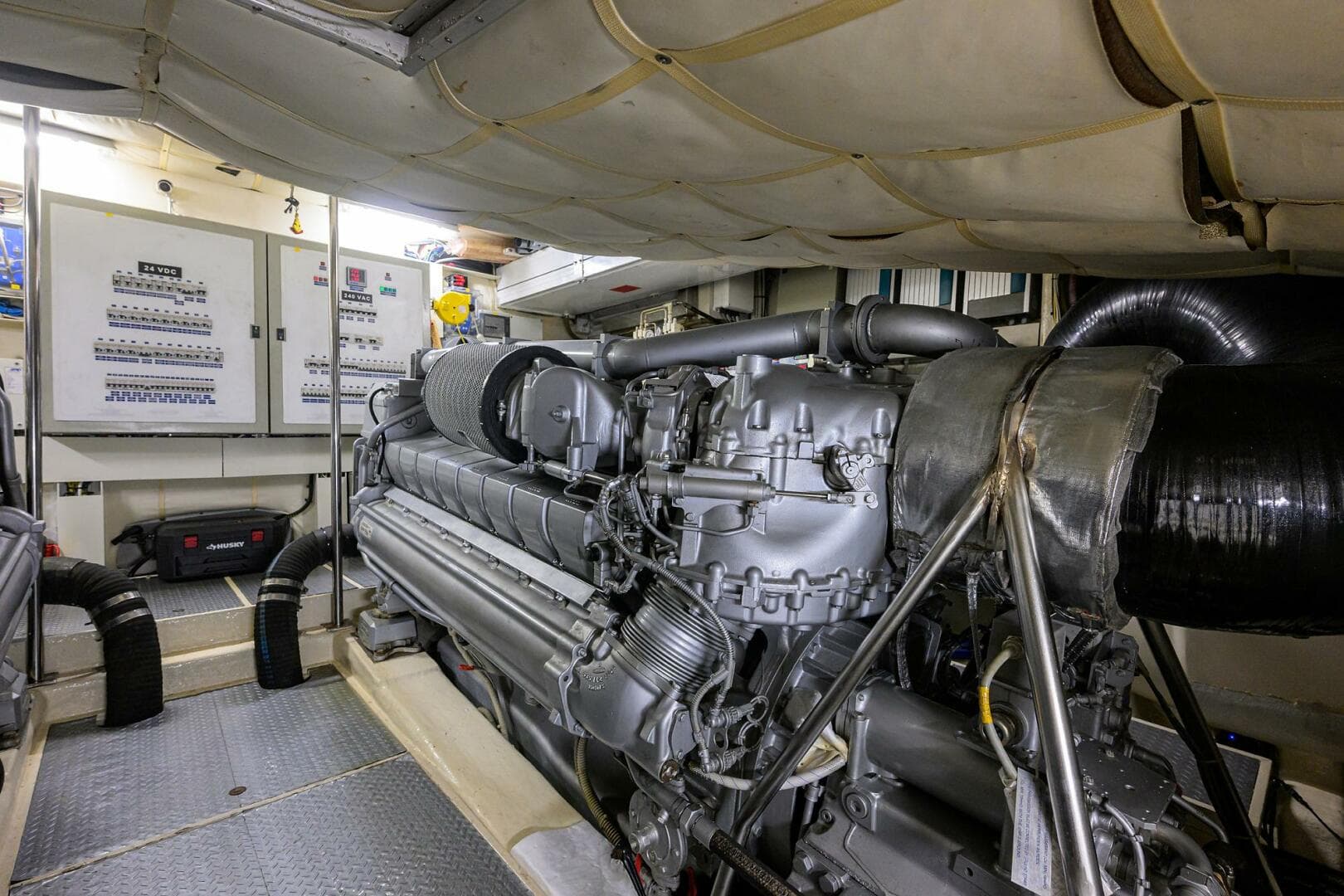 2009 Pershing Express — photo 48