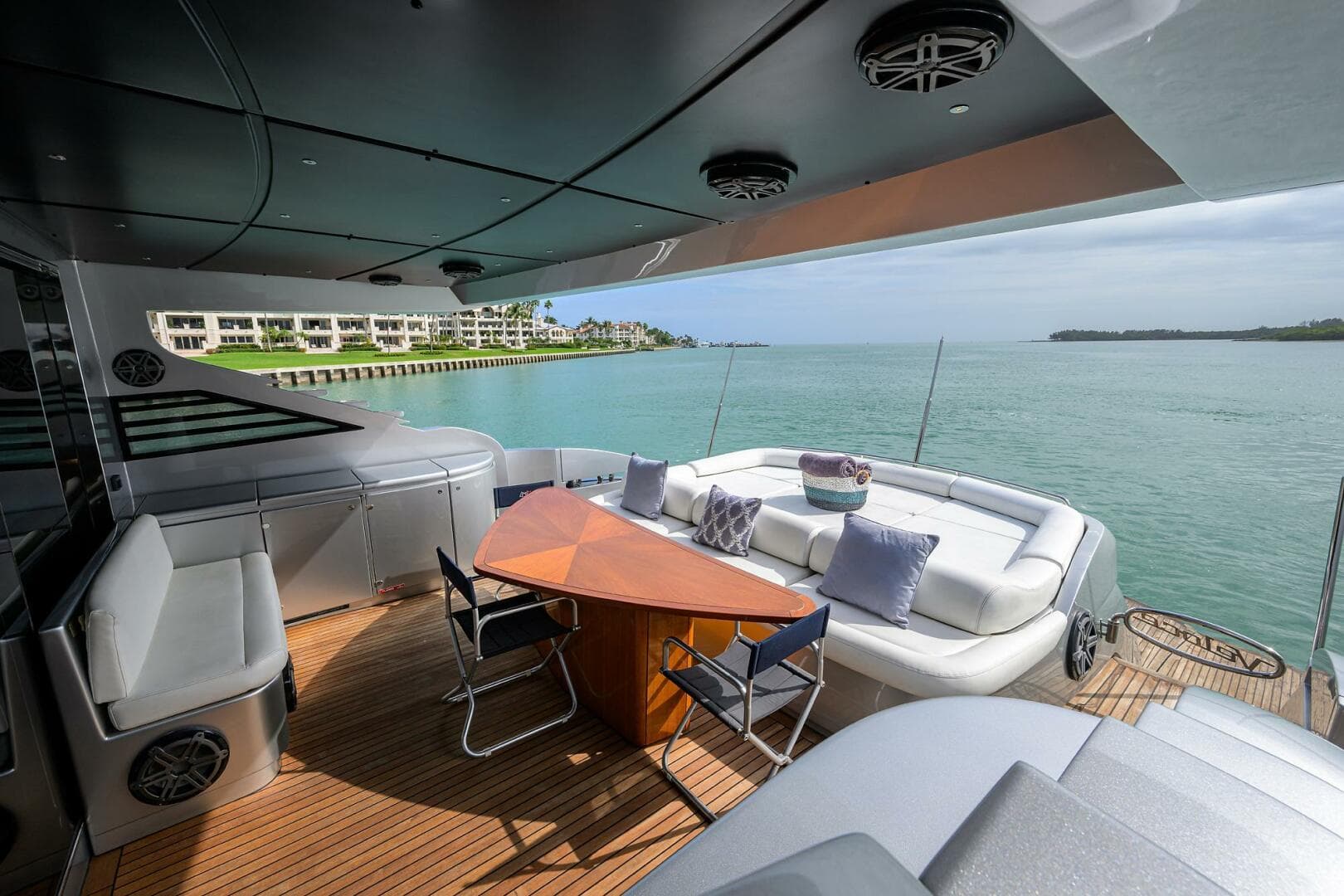 2009 Pershing Express — photo 38